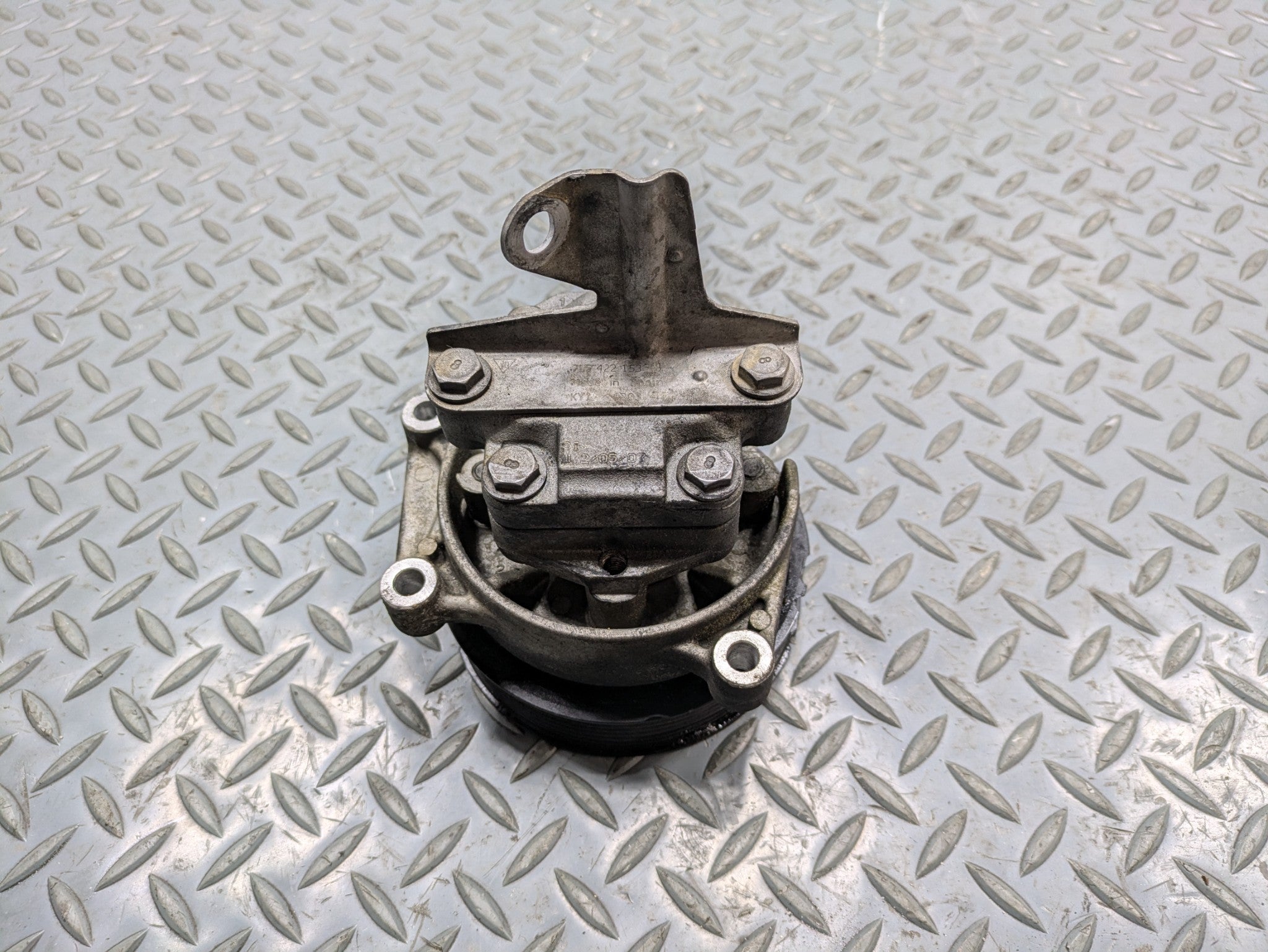 2008 - 2010 OEM PORSCHE CAYENNE POWER STEERING PUMP MOTOR ASSEMBLY