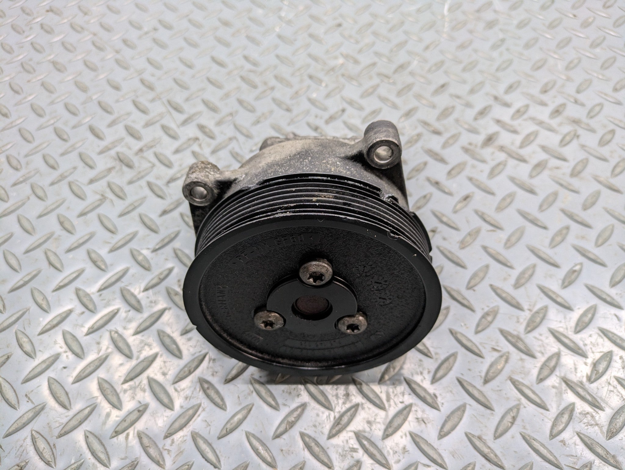 2008 - 2010 OEM PORSCHE CAYENNE POWER STEERING PUMP MOTOR ASSEMBLY