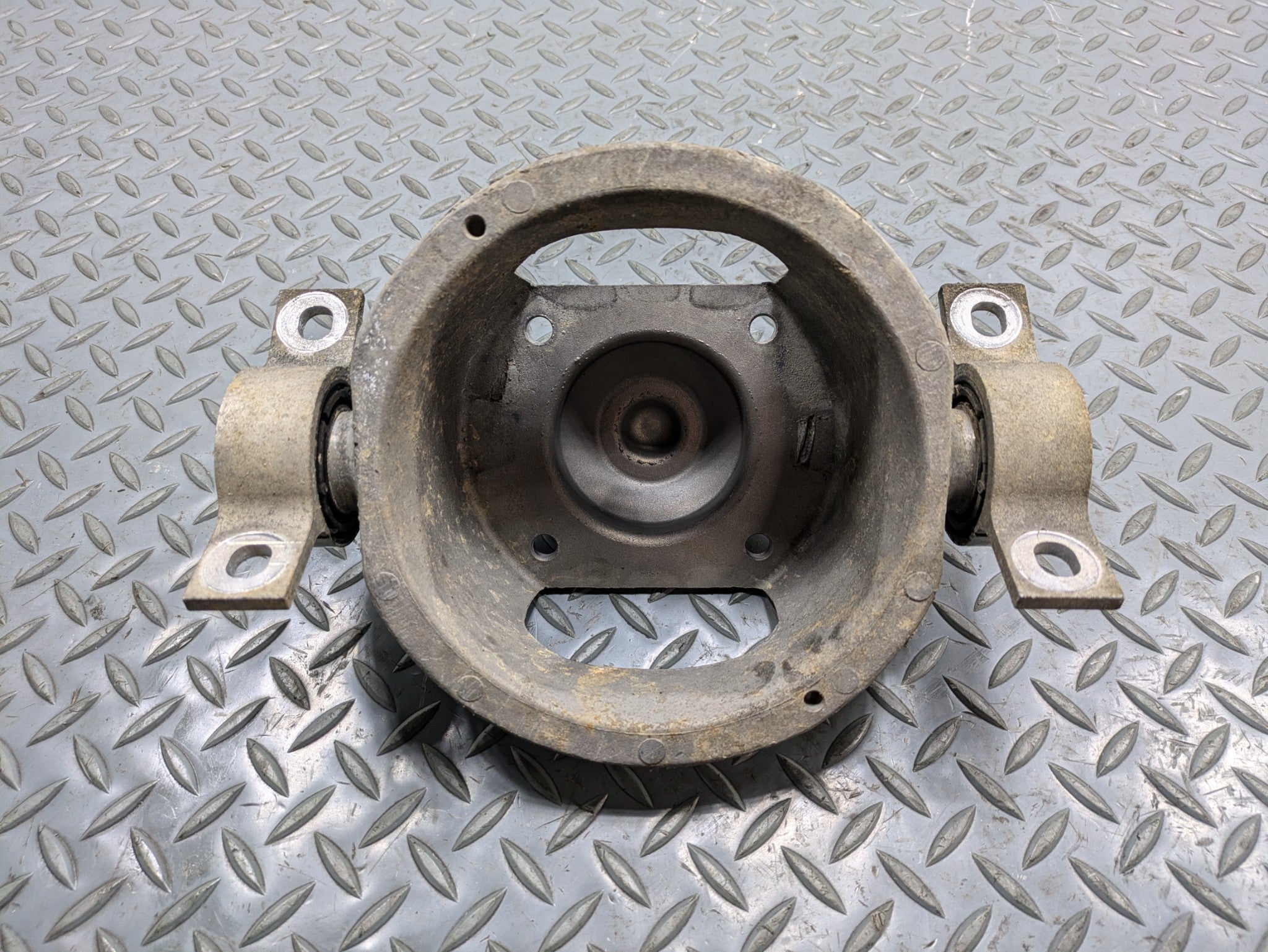 2008 - 2010 OEM PORSCHE CAYENNE REAR LEFT DRIVER SIDE UPPER SHOCK MOUNT