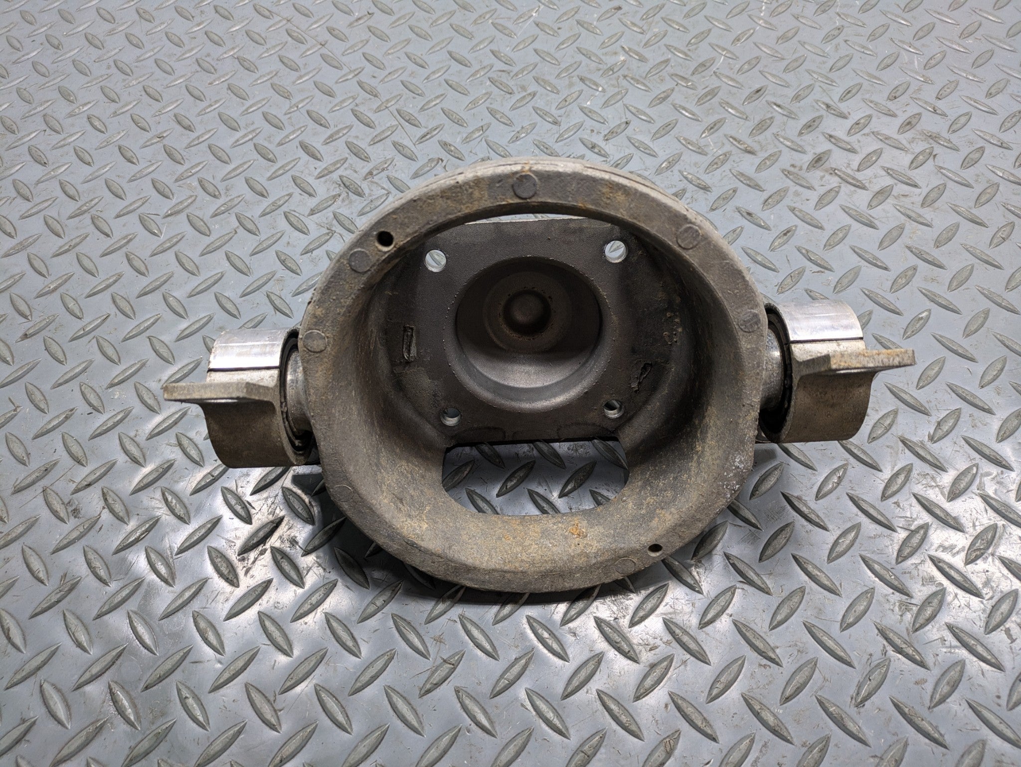 2008 - 2010 OEM PORSCHE CAYENNE REAR LEFT DRIVER SIDE UPPER SHOCK MOUNT