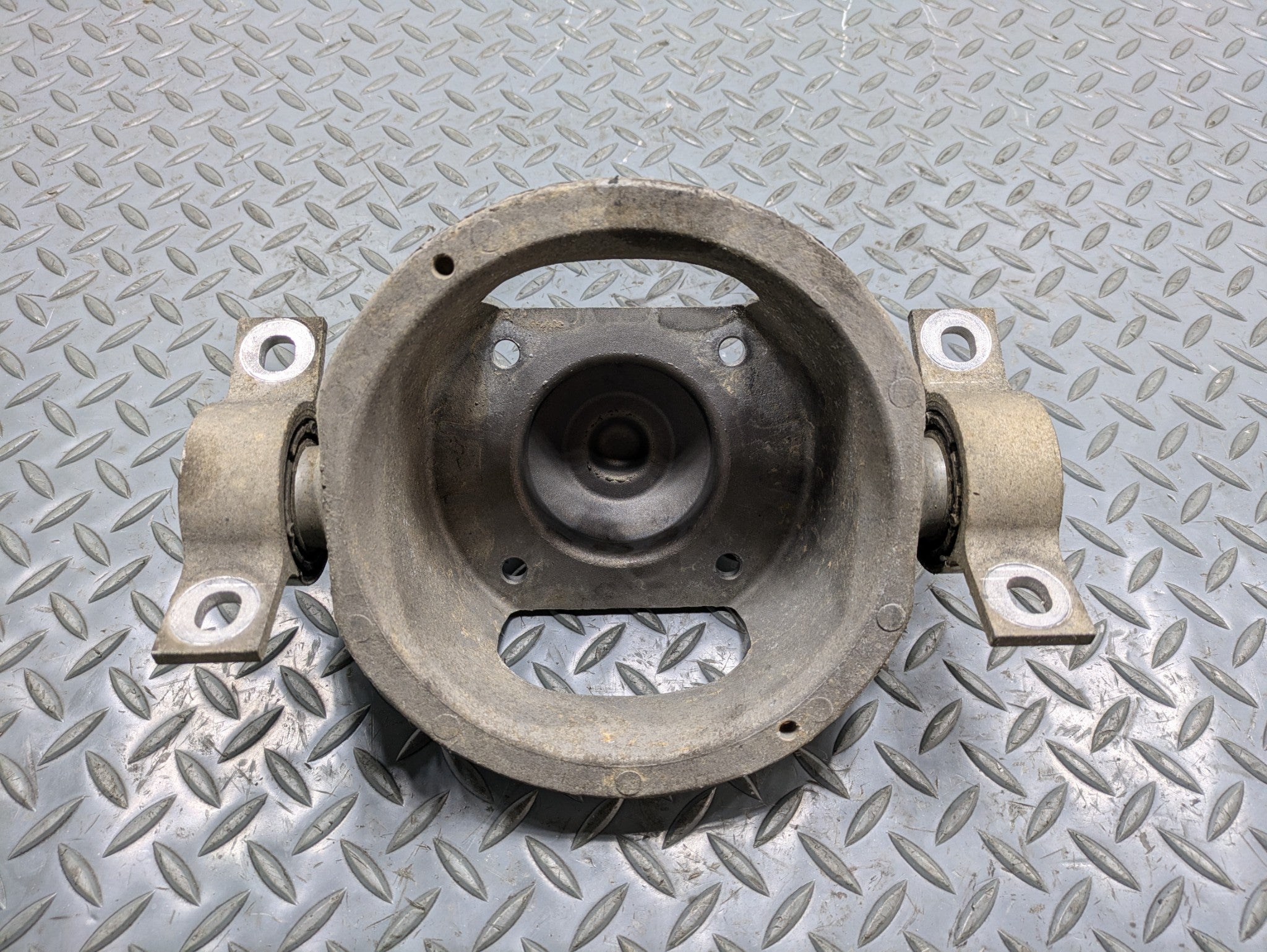 2008 - 2010 OEM PORSCHE CAYENNE REAR RIGHT PASSENGER SIDE UPPER SHOCK MOUNT