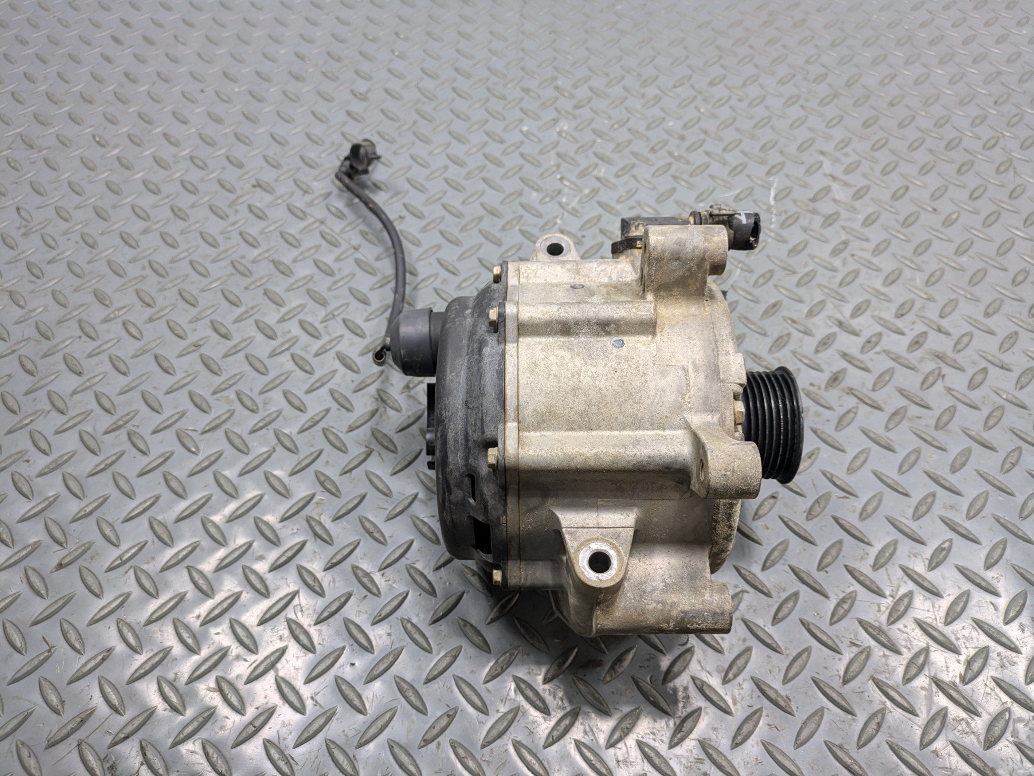 2008 - 2010 OEM PORSCHE CAYENNE POWER GENERATOR ENGINE MOTOR ALTERNATOR ASSEMBLY