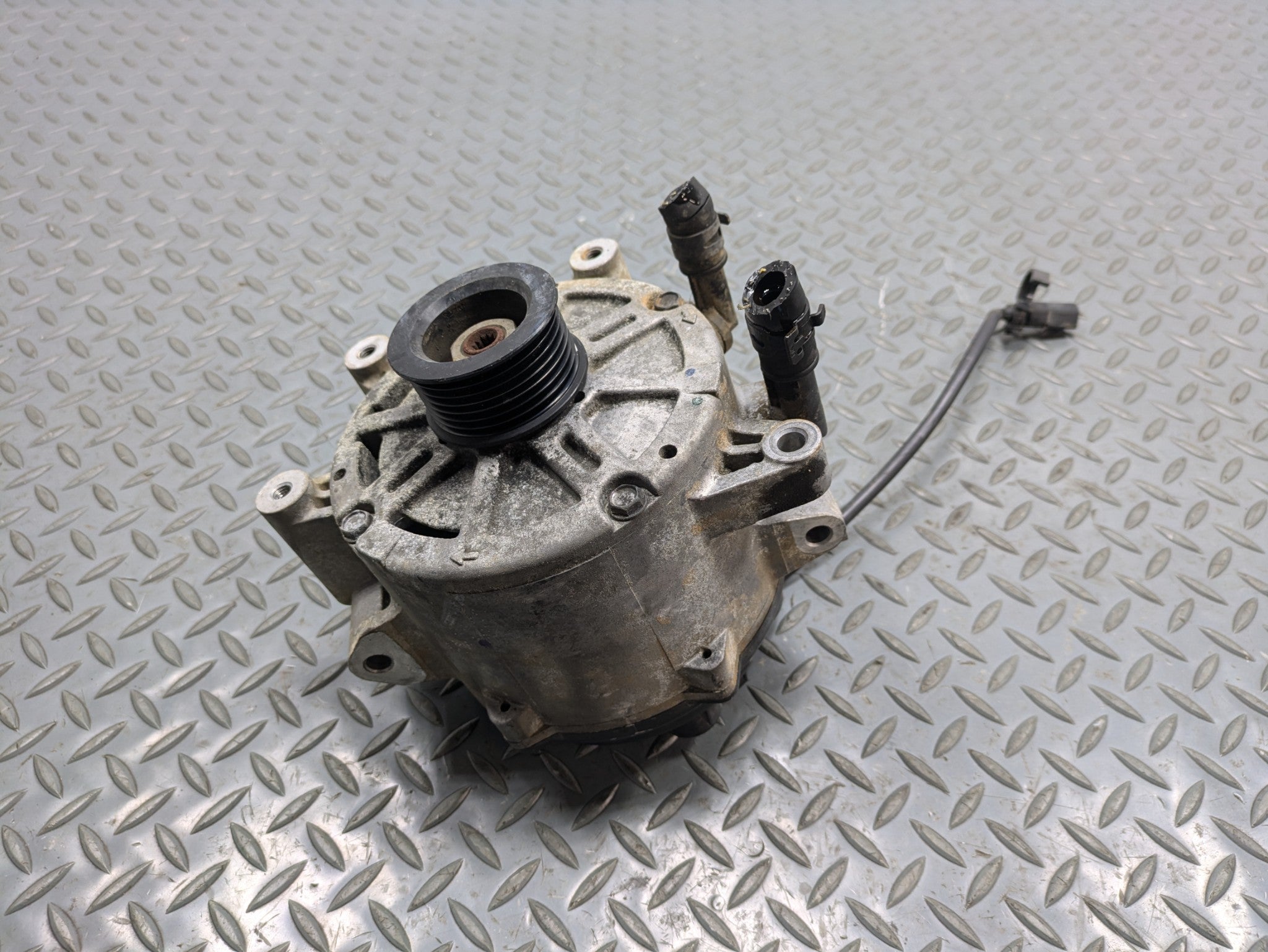 2008 - 2010 OEM PORSCHE CAYENNE POWER GENERATOR ENGINE MOTOR ALTERNATOR ASSEMBLY