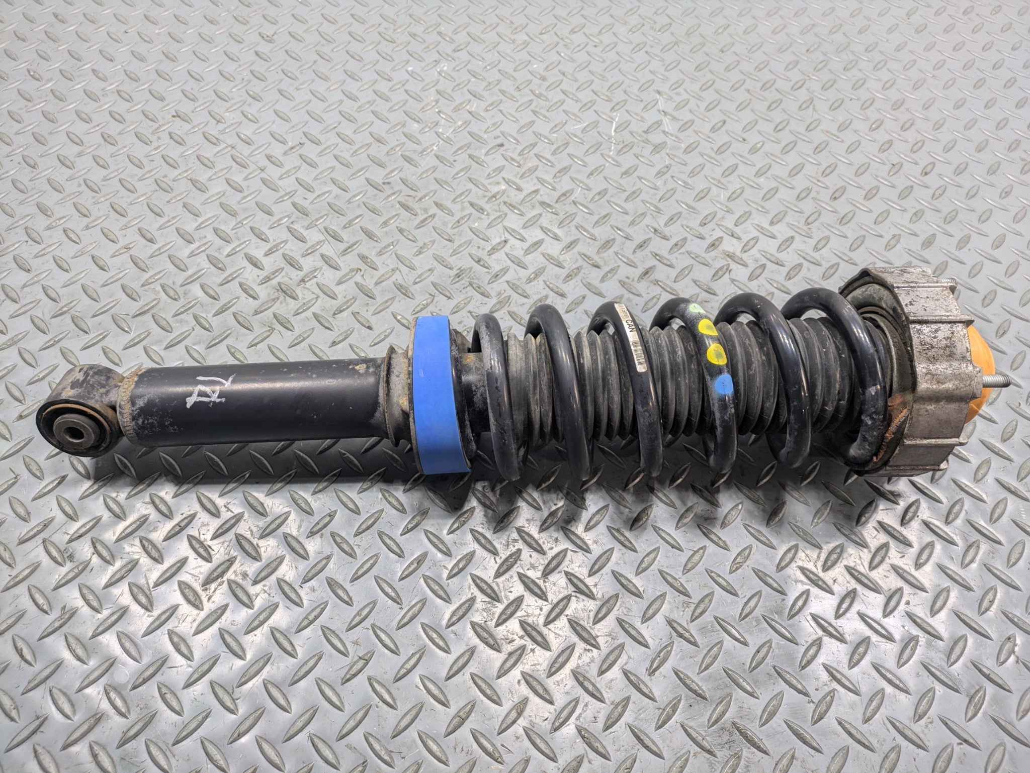 2008 - 2010 OEM PORSCHE CAYENNE REAR LEFT DRIVER SIDE SUSPENSION STRUT ASSEMBLY