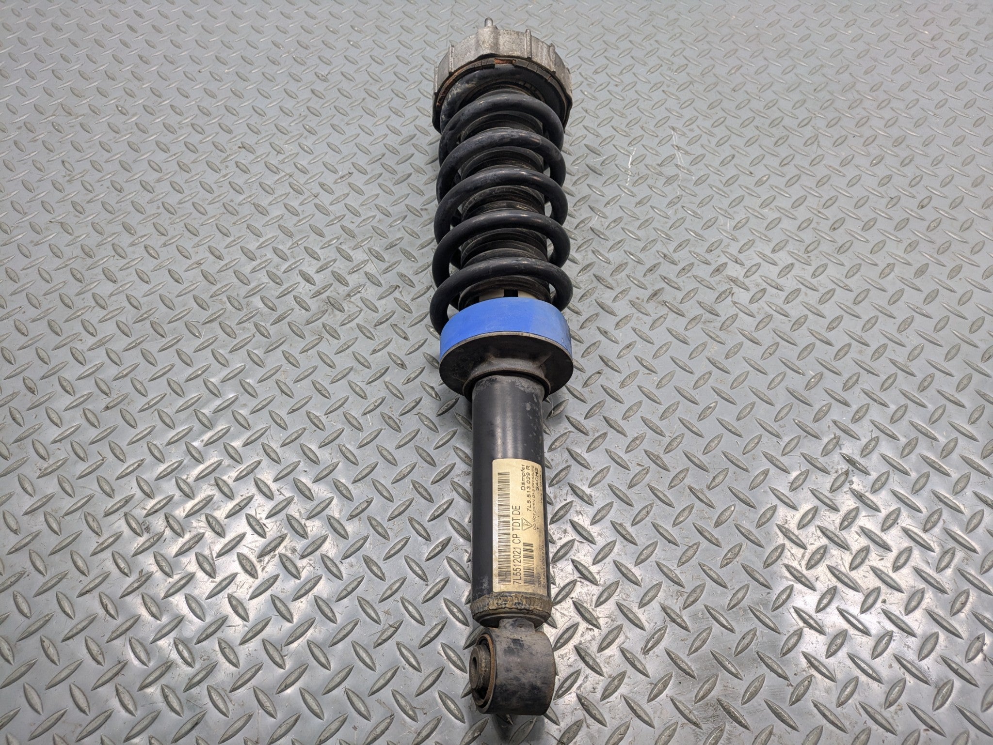 2008 - 2010 OEM PORSCHE CAYENNE REAR LEFT DRIVER SIDE SUSPENSION STRUT ASSEMBLY