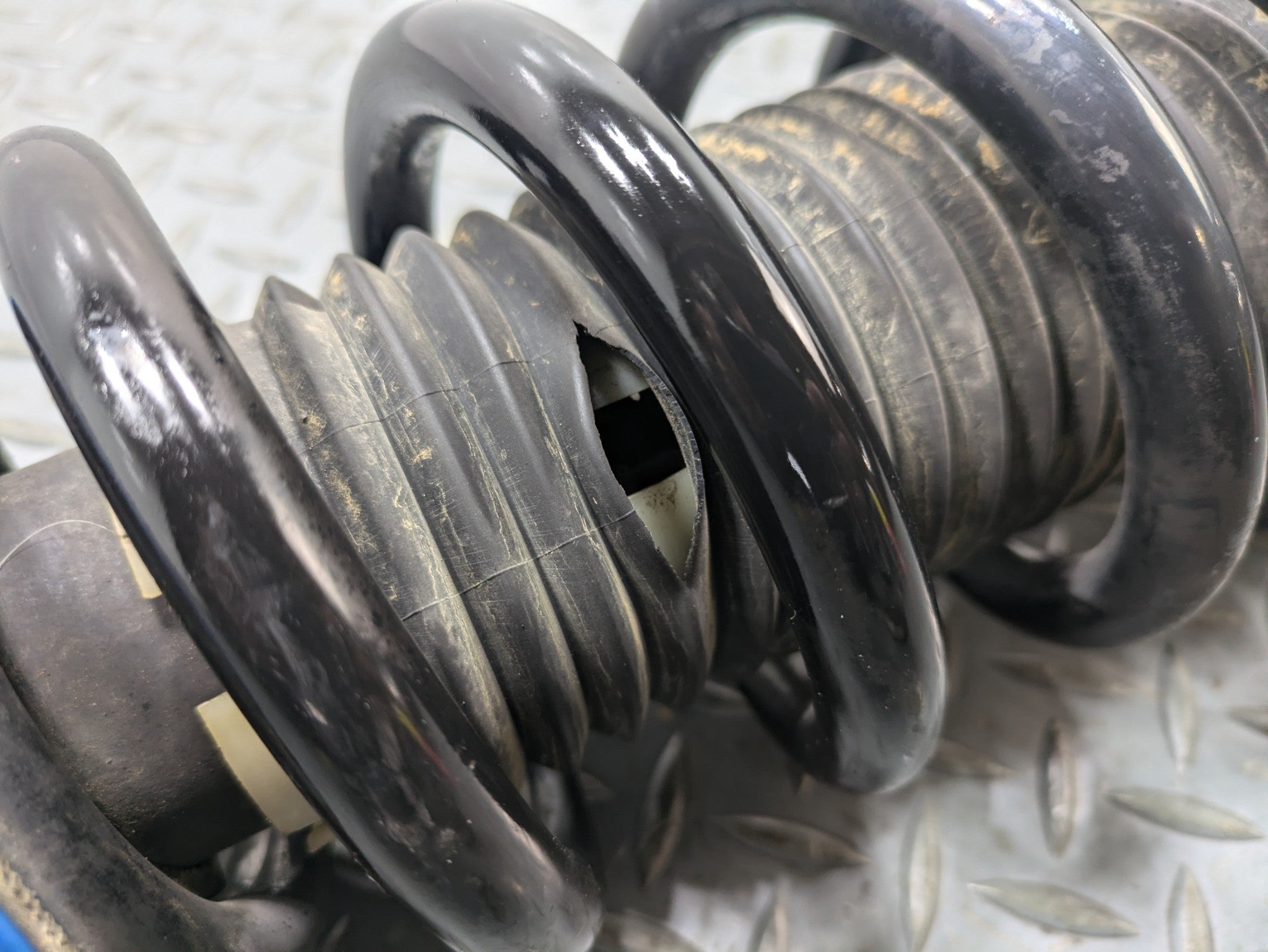 08 - 10 OEM PORSCHE CAYENNE REAR RIGHT PASSENGER SIDE SUSPENSION STRUT ASSEMBLY