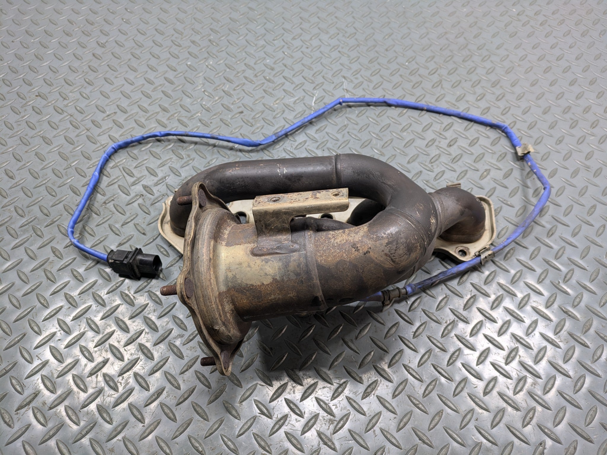 08 - 10 OEM PORSCHE CAYENNE RIGHT EXHAUST MANIFOLD HEADER 4.8L WITHOUT TURBO