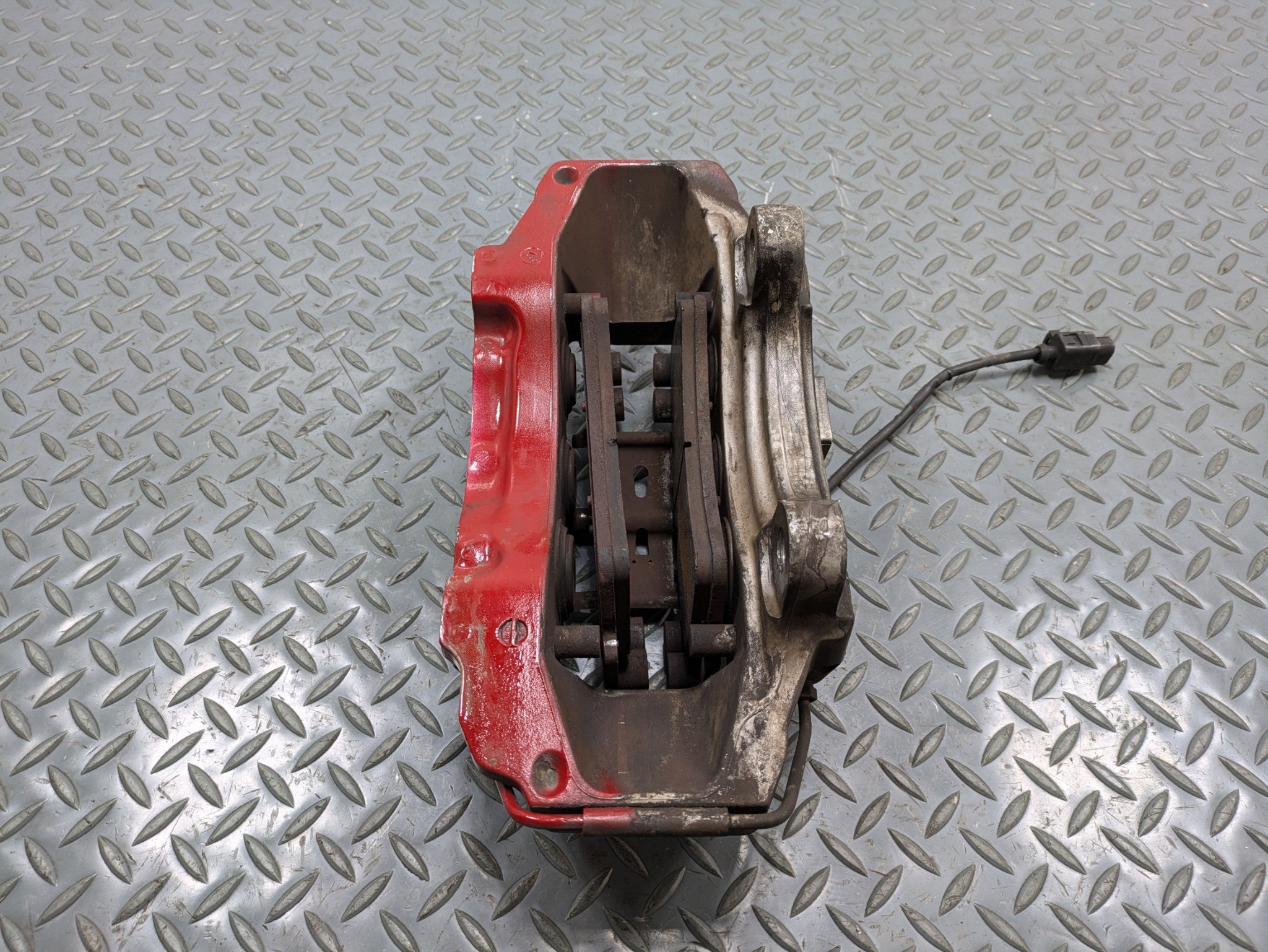 2008 - 2010 OEM PORSCHE CAYENNE FRONT LEFT SIDE BRAKE CALIPER ASSEMBLY