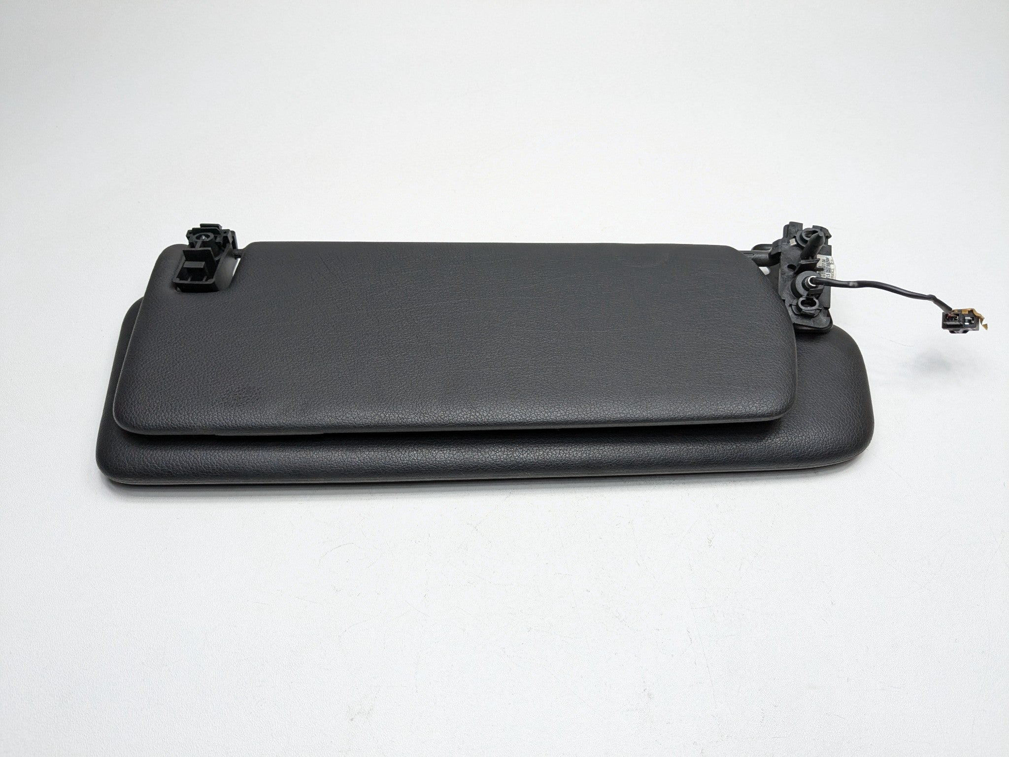 2008 - 2010 OEM PORSCHE CAYENNE FRONT RIGHT PASSENGER SIDE SUN VISOR