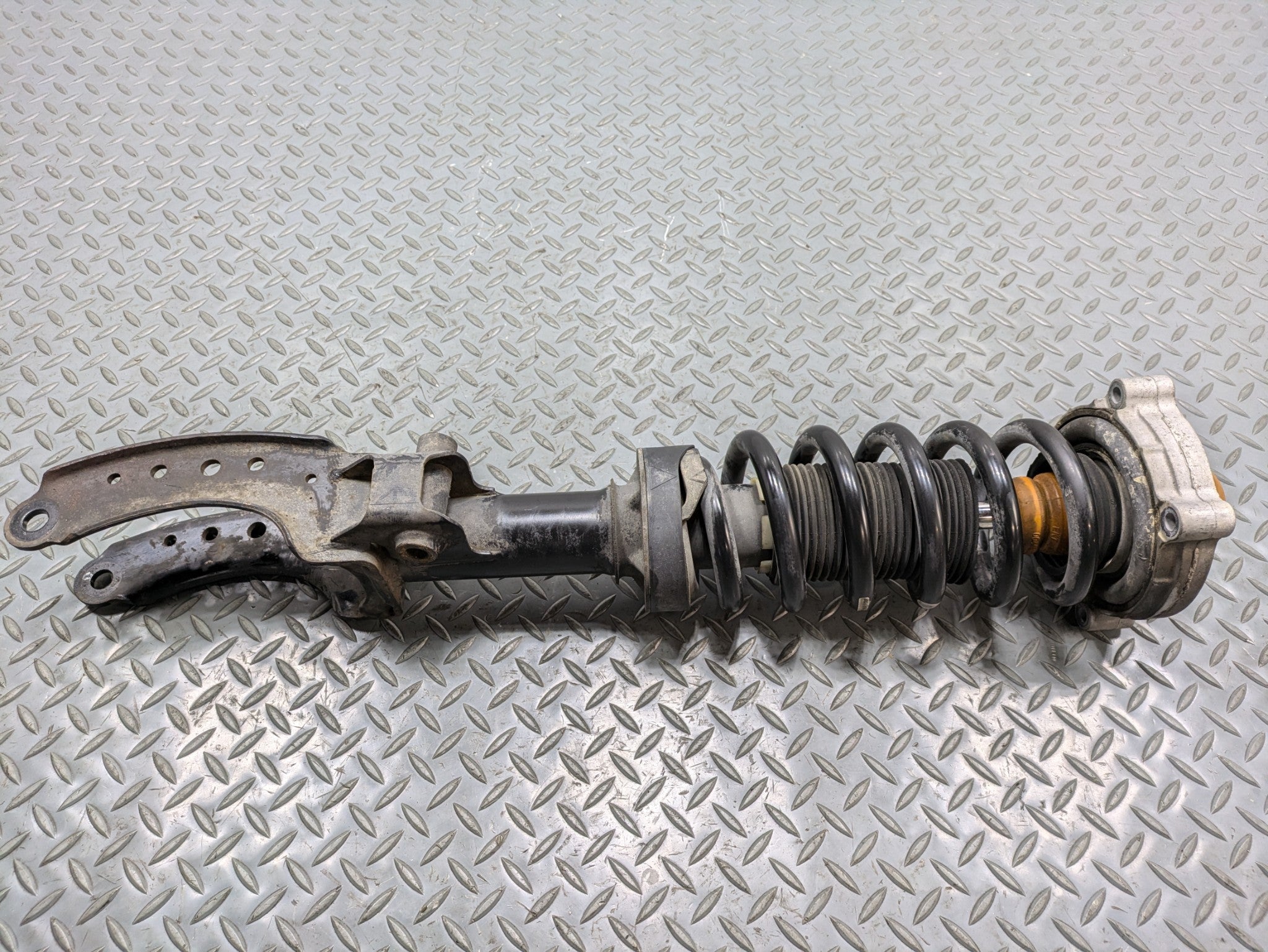 2008 - 2010 OEM PORSCHE CAYENNE FRONT LEFT SIDE AIR SUSPENSION STRUT ASSEMBLY