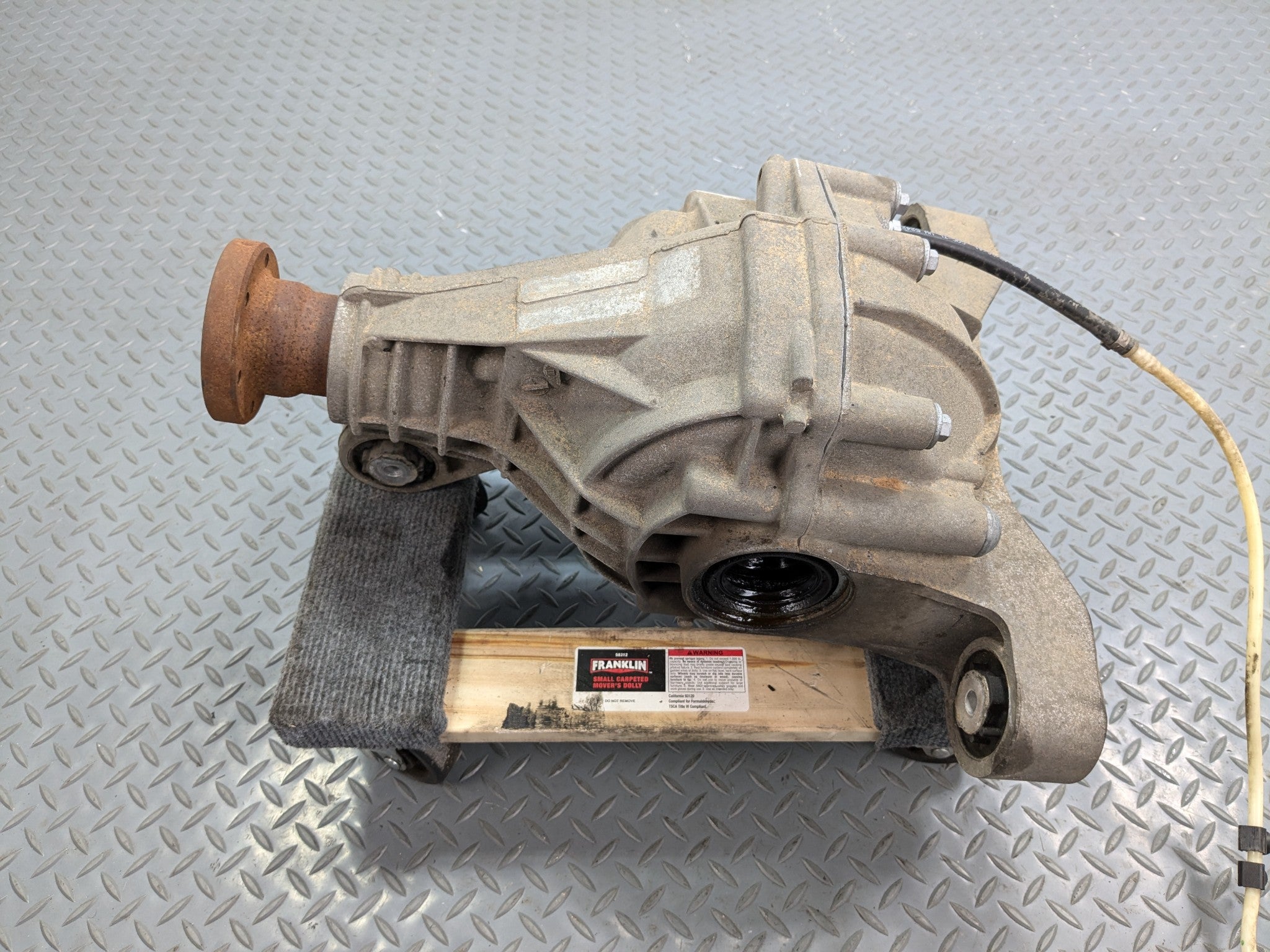 2008 - 2010 OEM PORSCHE CAYENNE REAR AXLE DIFFERENTIAL CARRIER ASSEMBLY