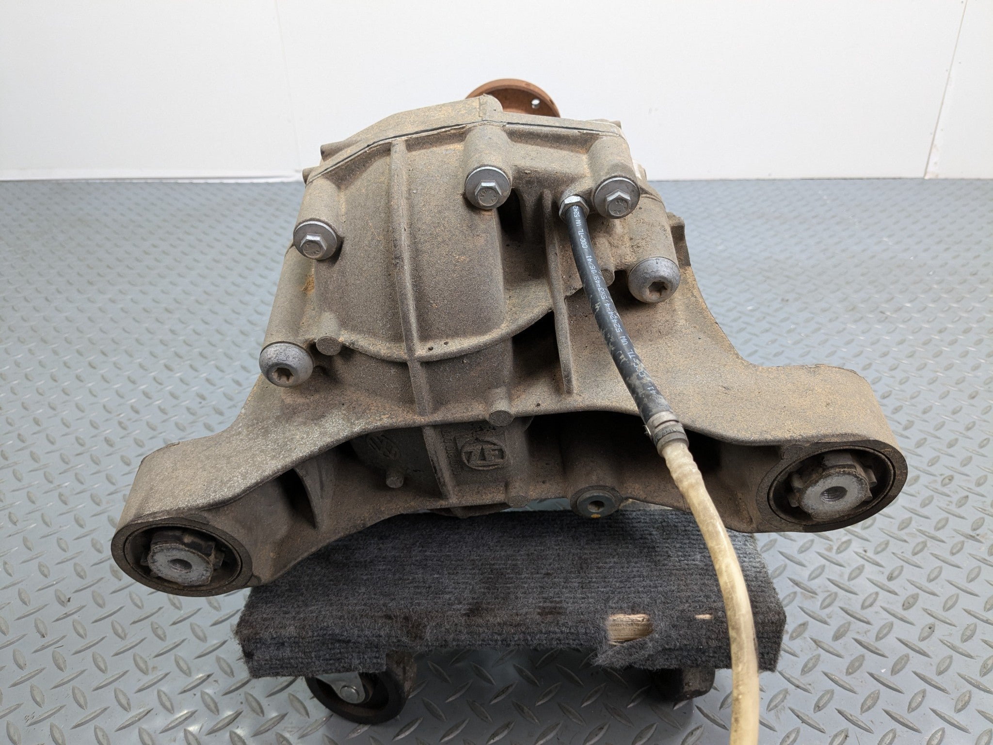 2008 - 2010 OEM PORSCHE CAYENNE REAR AXLE DIFFERENTIAL CARRIER ASSEMBLY
