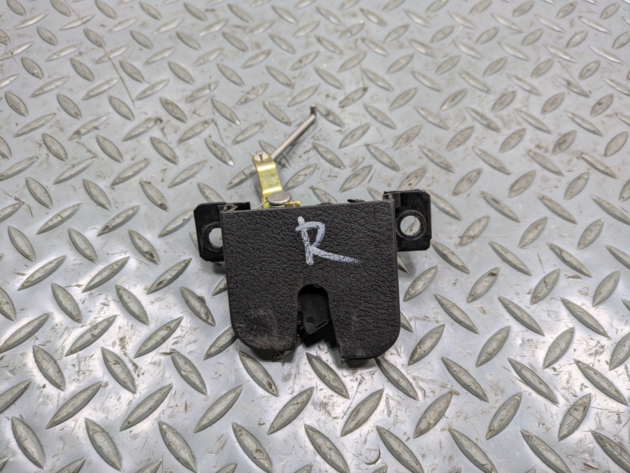 2008 - 2010 OEM PORSCHE CAYENNE TRUNK LID LATCH LOCK LATCH RELEASE ACTUATOR