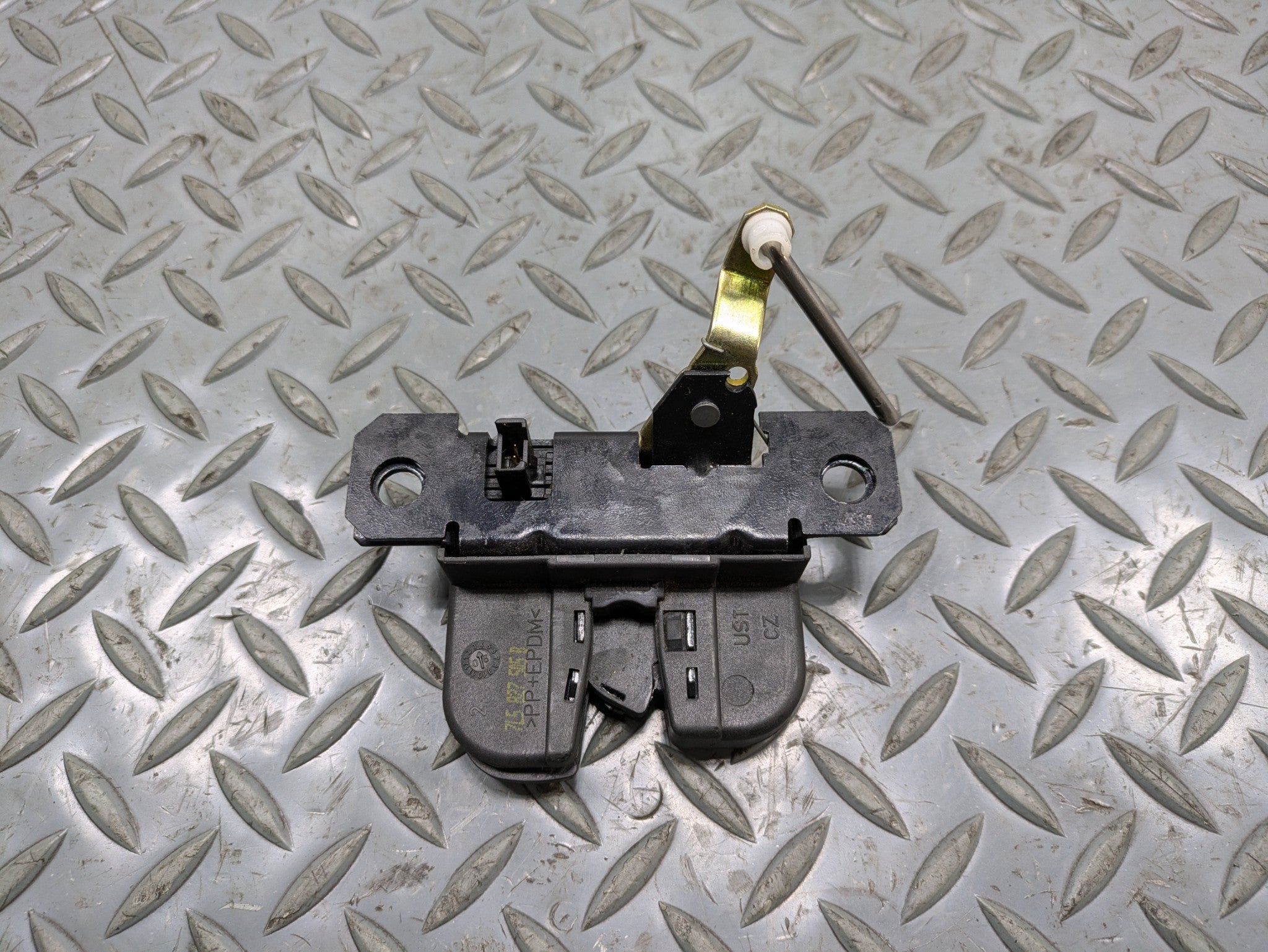 2008 - 2010 OEM PORSCHE CAYENNE TRUNK LID LATCH LOCK LATCH RELEASE ACTUATOR