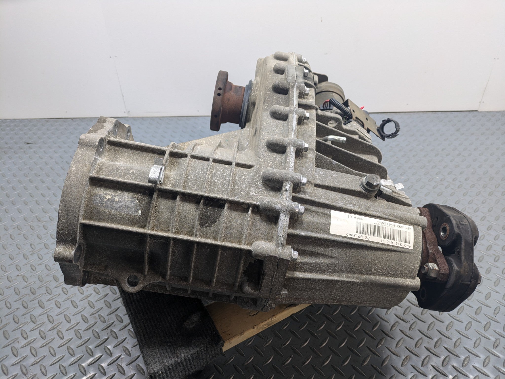 2008 - 2010 OEM PORSCHE CAYENNE 4.8L AT TRANSFER CASE BOX ASSEMBLY