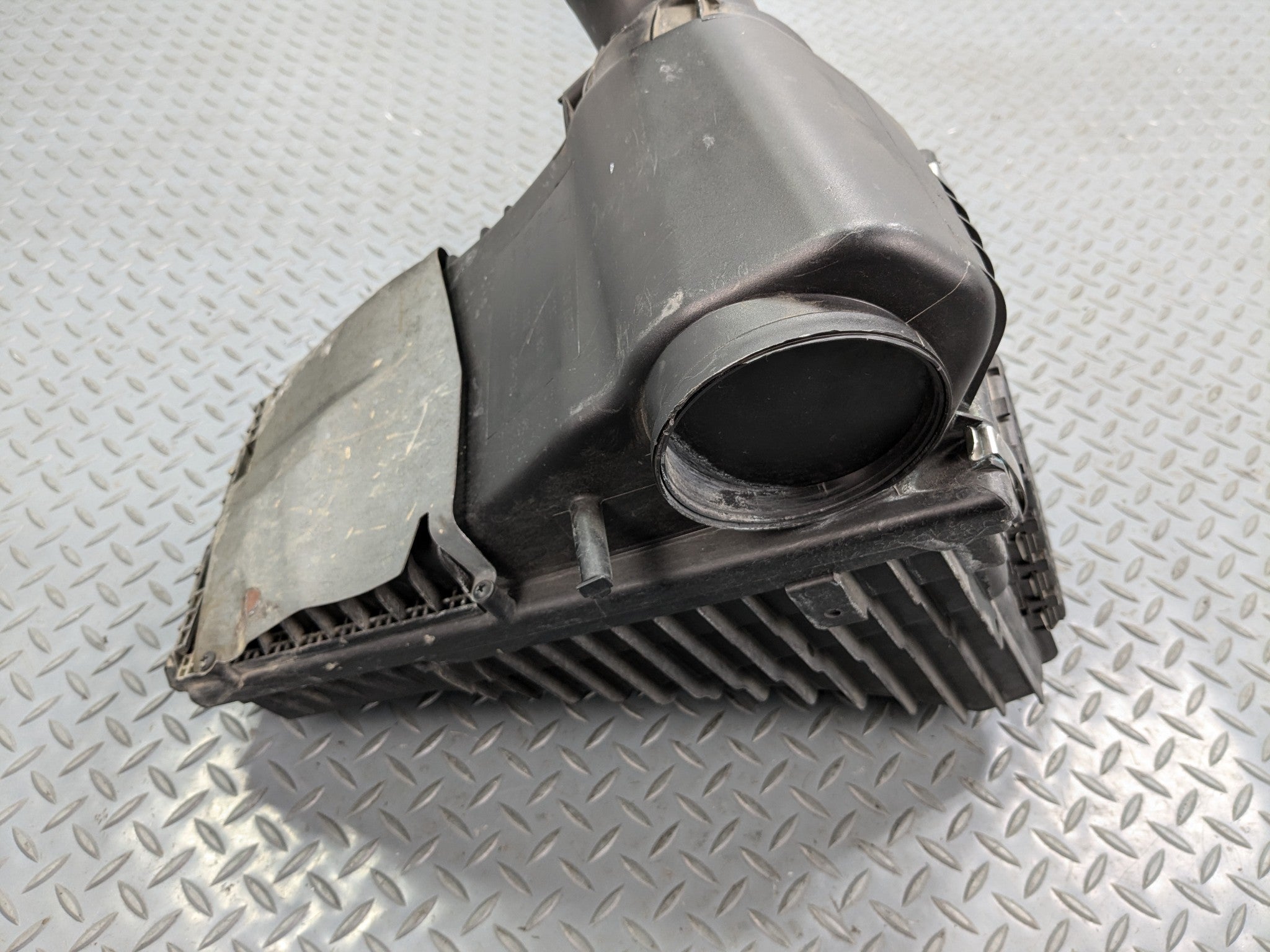 2008 - 2010 OEM PORSCHE CAYENNE RIGHT SIDE AIR FILTER BOX HOUSING