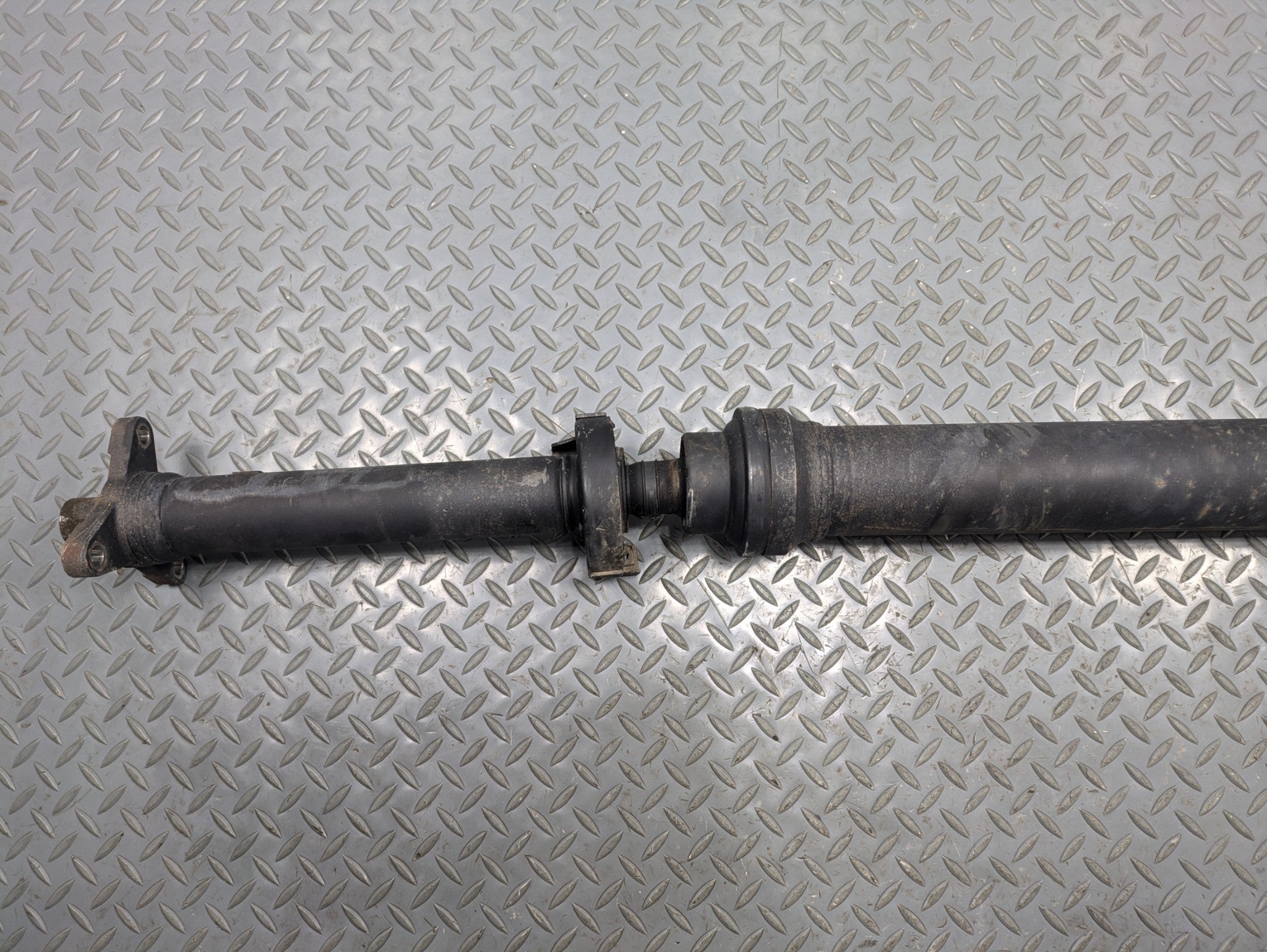 2008 - 2010 OEM PORSCHE CAYENNE REAR DRIVE SHAFT CARDAN PROPELLER ASSEMBLY