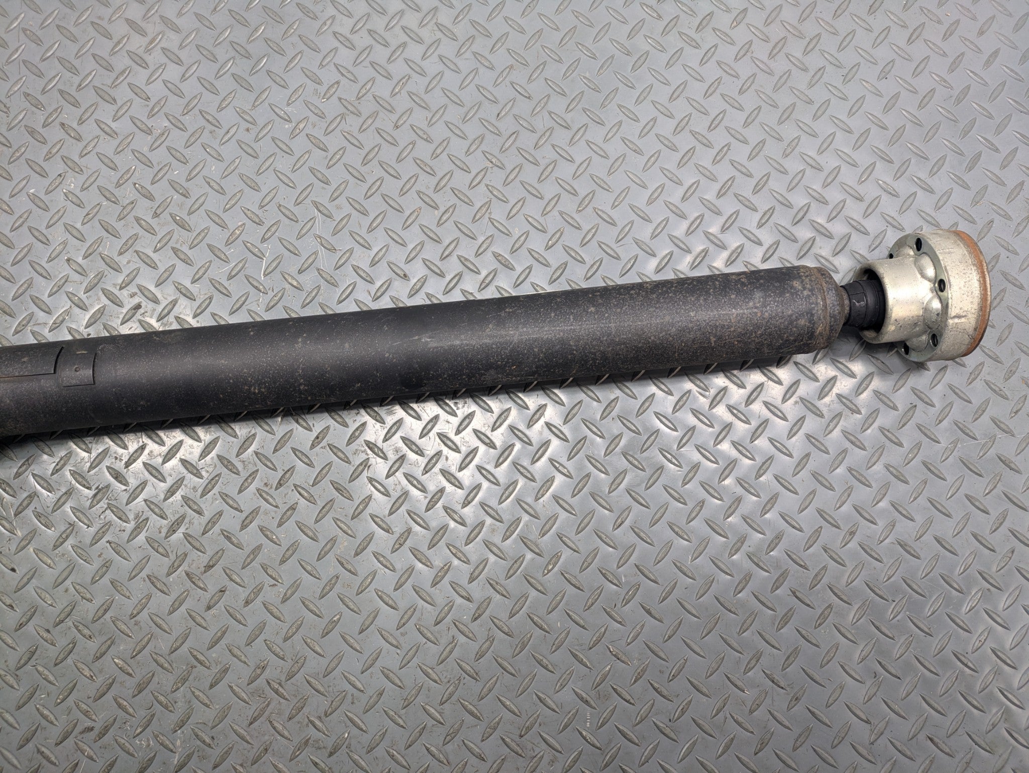 2008 - 2010 OEM PORSCHE CAYENNE REAR DRIVE SHAFT CARDAN PROPELLER ASSEMBLY