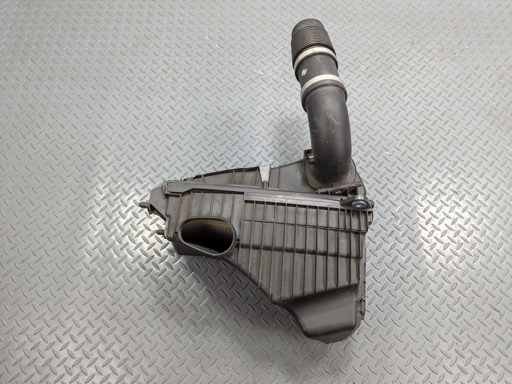 2008 - 2010 OEM PORSCHE CAYENNE LEFT SIDE AIR FILTER BOX HOUSING