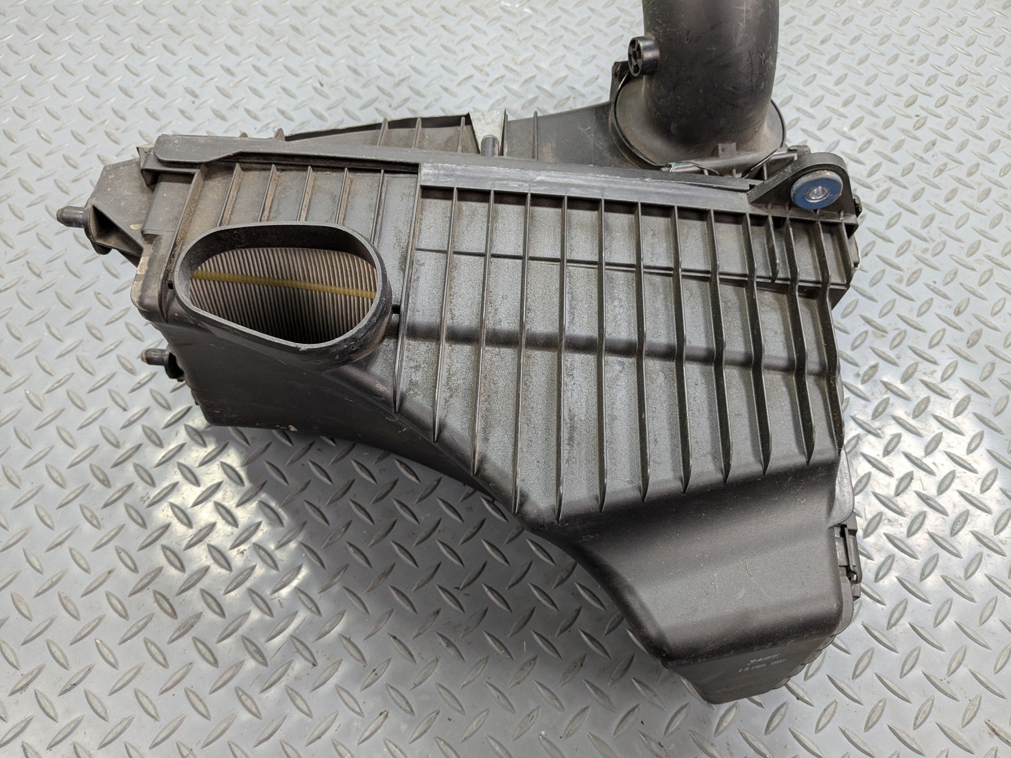 2008 - 2010 OEM PORSCHE CAYENNE LEFT SIDE AIR FILTER BOX HOUSING