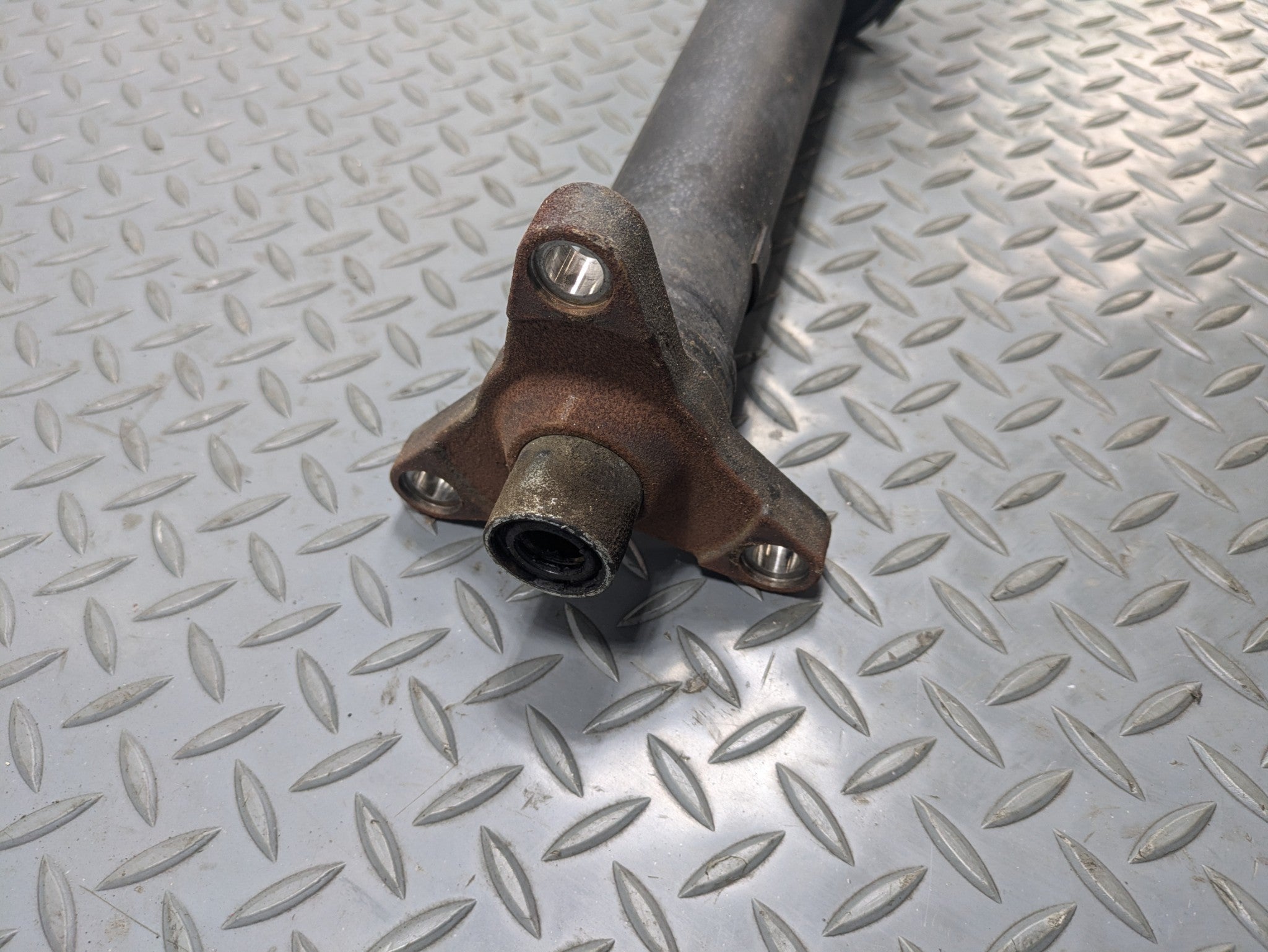 2008 - 2010 OEM PORSCHE CAYENNE REAR DRIVE SHAFT CARDAN PROPELLER ASSEMBLY