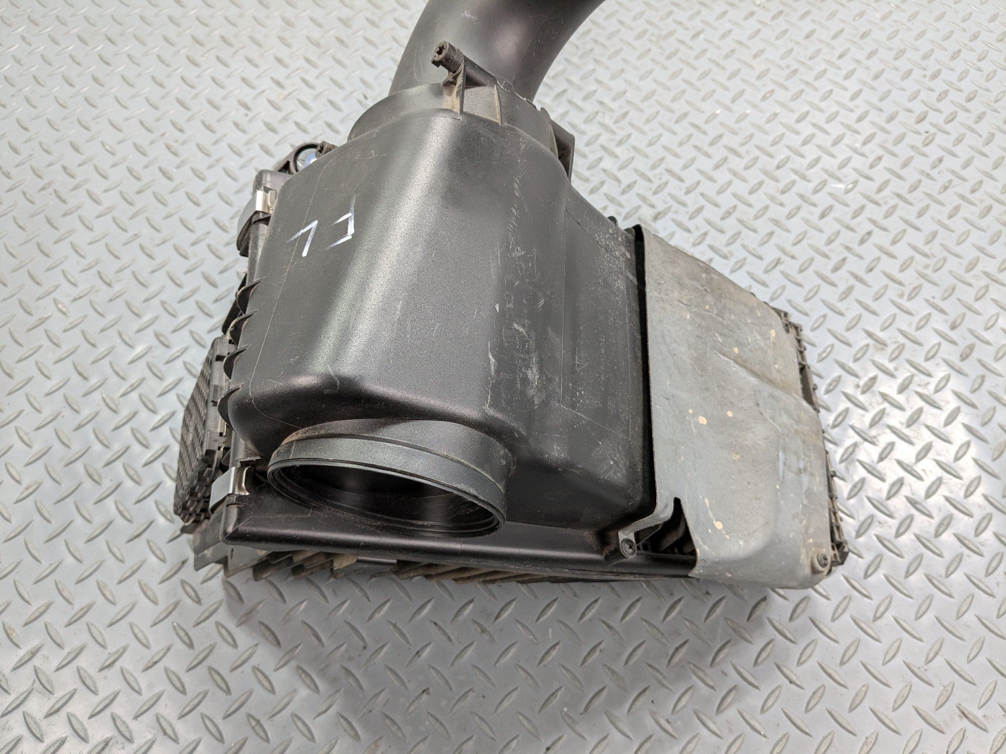 2008 - 2010 OEM PORSCHE CAYENNE LEFT SIDE AIR FILTER BOX HOUSING