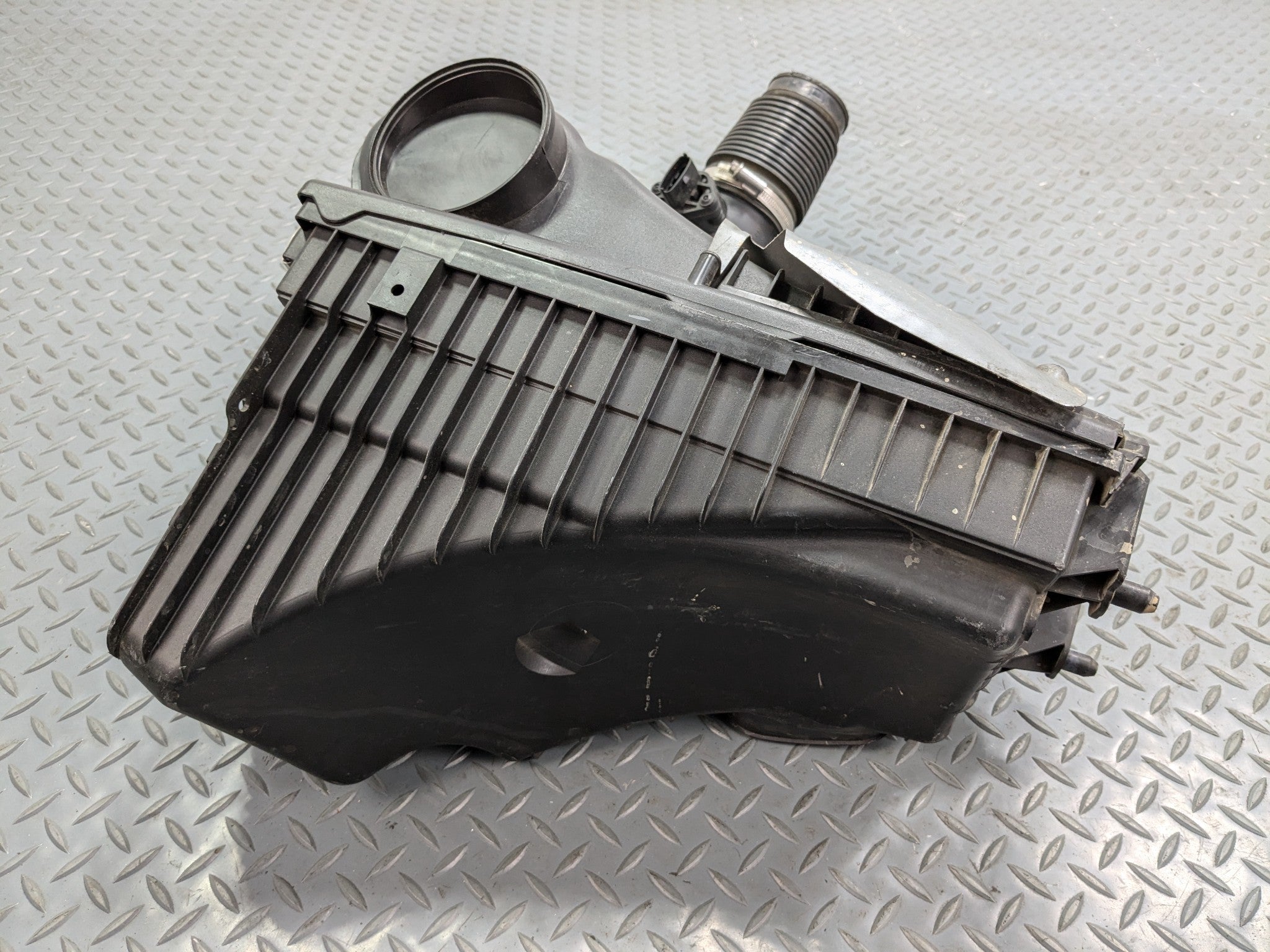 2008 - 2010 OEM PORSCHE CAYENNE LEFT SIDE AIR FILTER BOX HOUSING