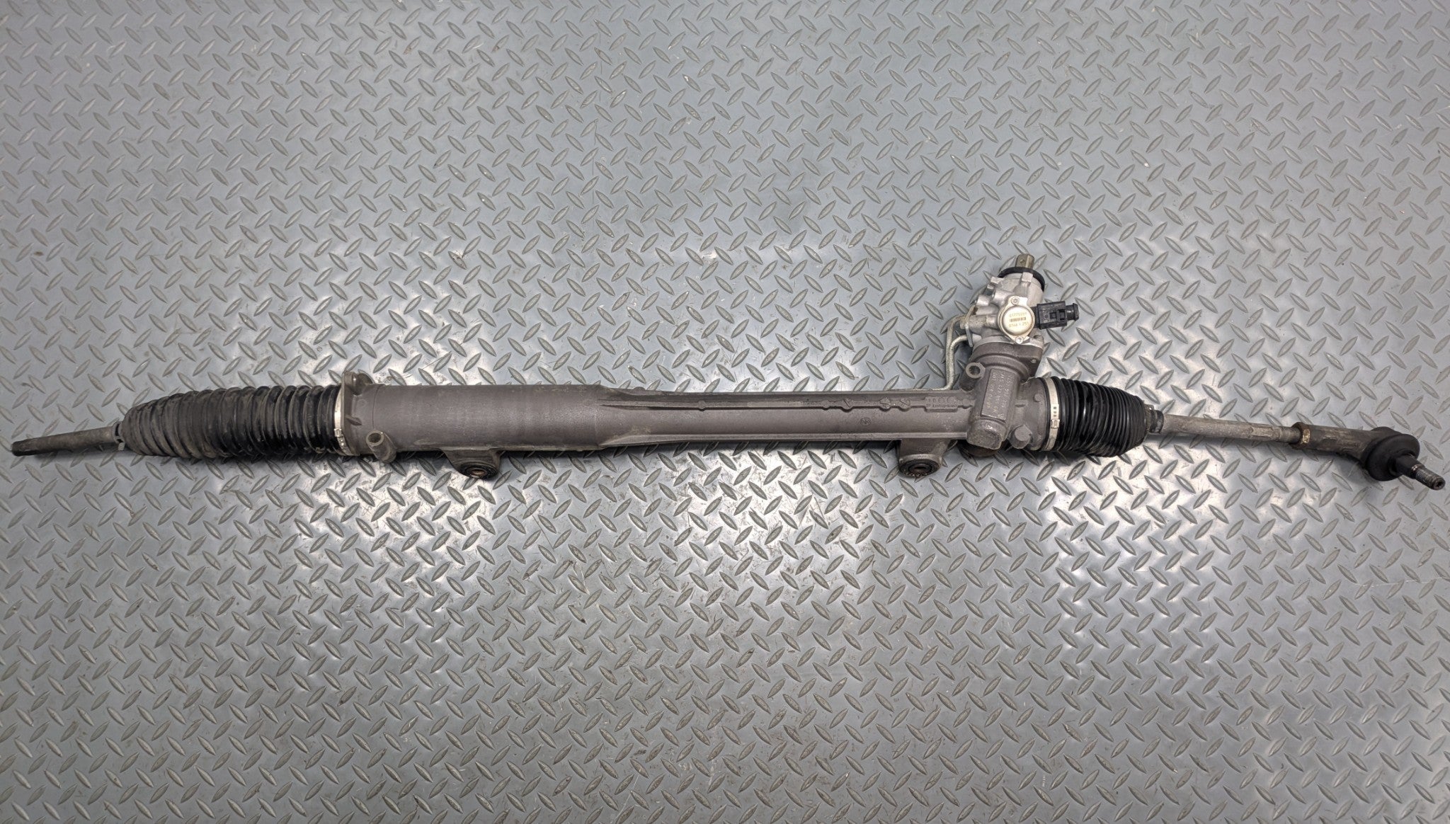 2008 - 2010 OEM PORSCHE CAYENNE POWER STEERING GEAR RACK AND PINION ASSEMBLY