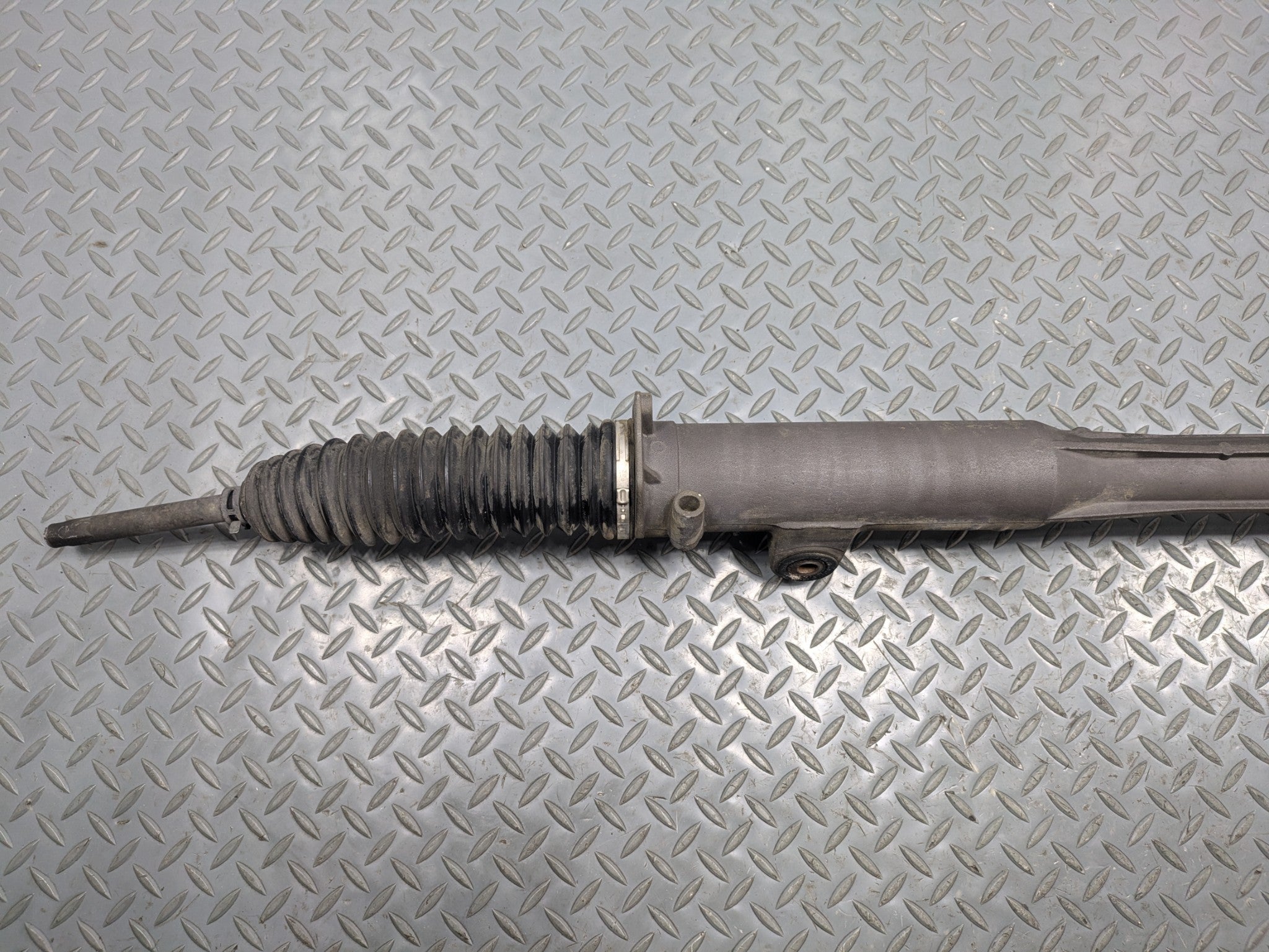 2008 - 2010 OEM PORSCHE CAYENNE POWER STEERING GEAR RACK AND PINION ASSEMBLY
