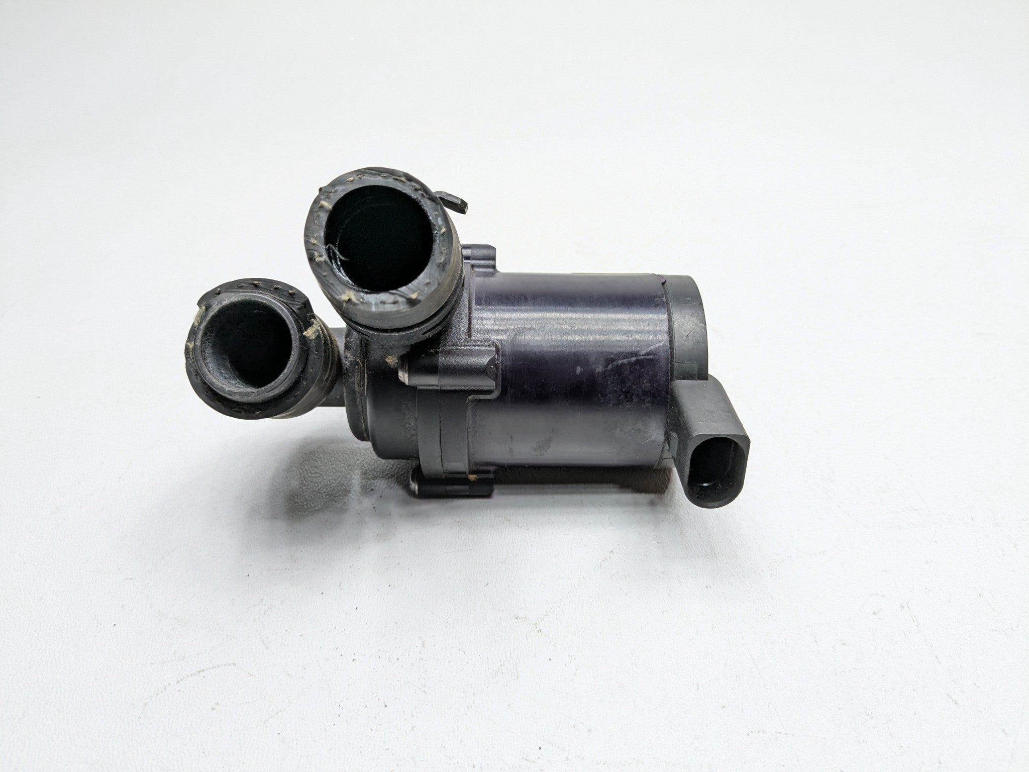2008 - 2010 OEM PORSCHE CAYENNE ENGINE COOLANT AUXILIARY SECONDARY PUMP
