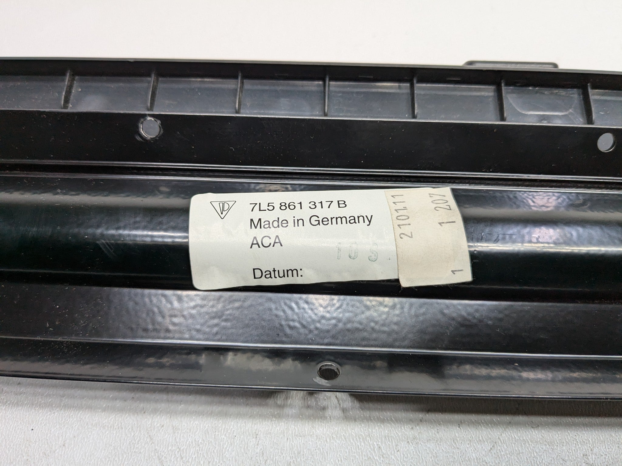 2008 - 2010 OEM PORSCHE CAYENNE REAR LEFT DOOR WINDOW SUN SHADE TRIM BLIND COVER