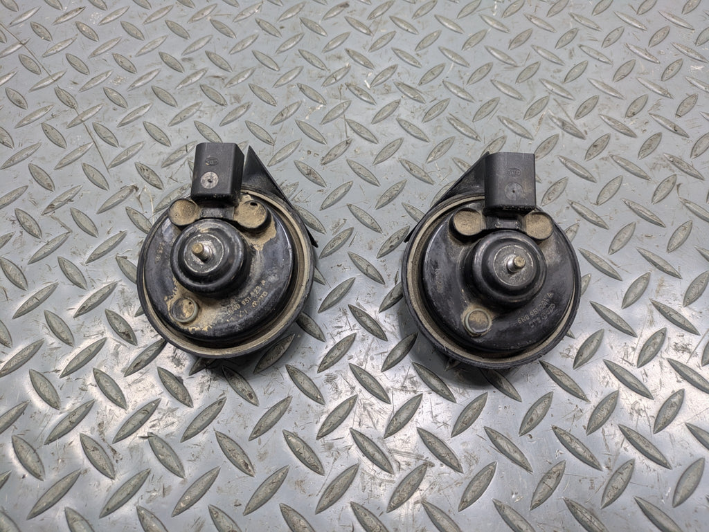 2008 - 2010 OEM PORSCHE CAYENNE HIGH LOW SIGNAL ALARM SIREN HORN PAIR ASSEMBLY
