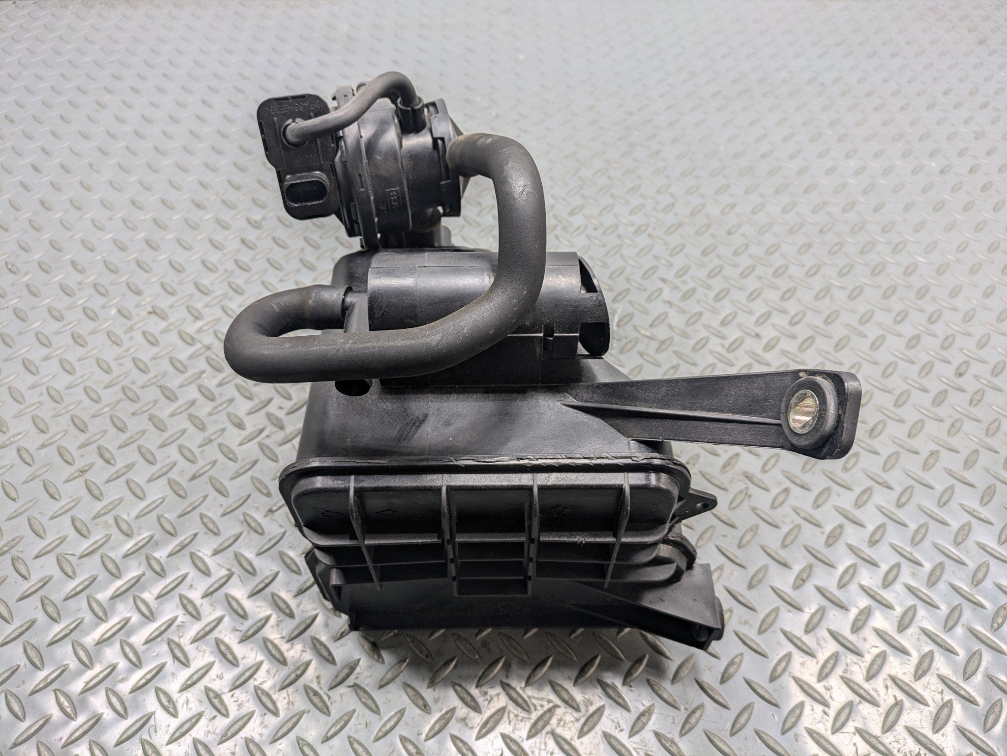2008 - 2010 OEM PORSCHE CAYENNE FUEL EMISSION EVAPORATOR CHARCOAL CANISTER
