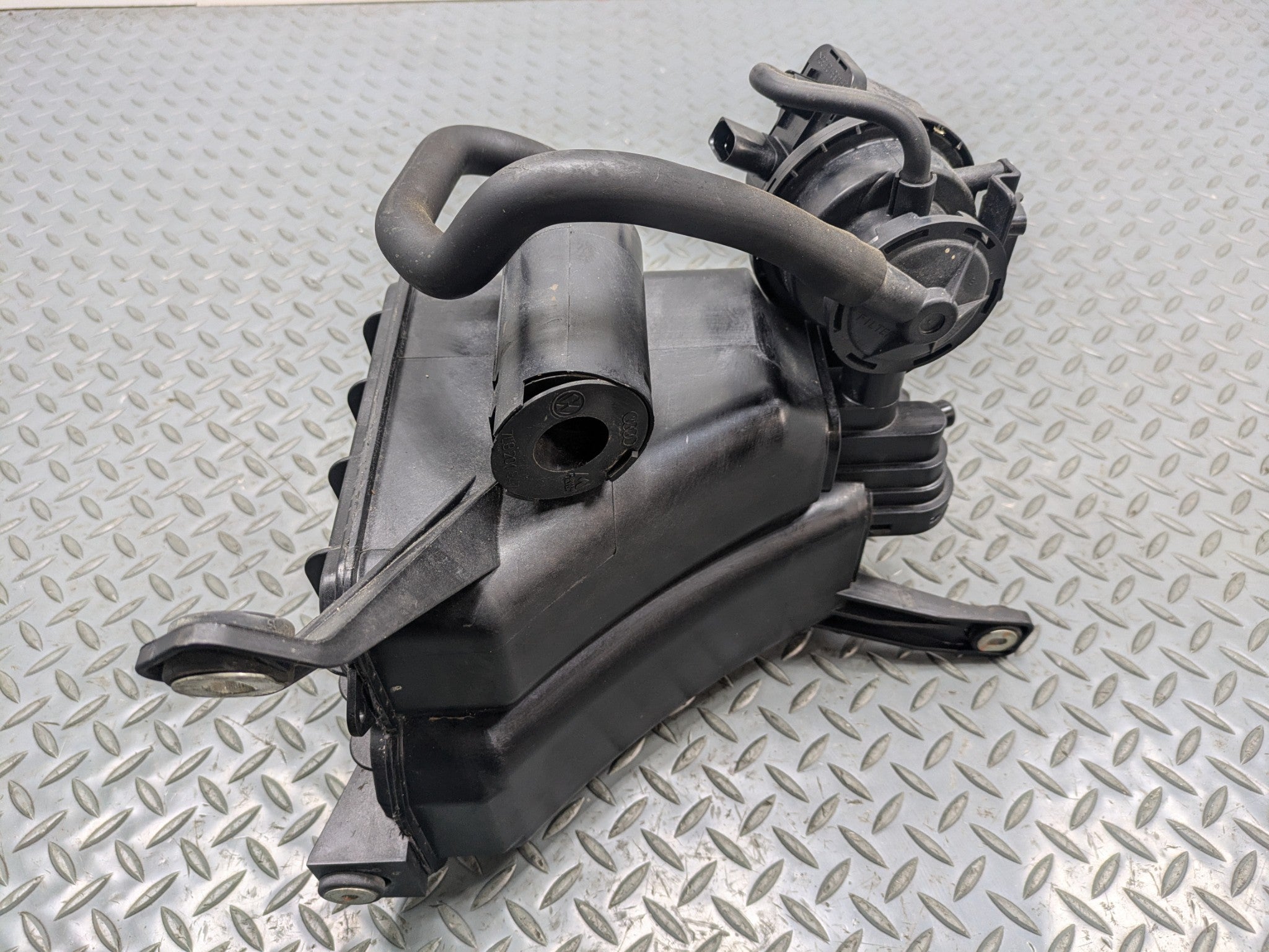 2008 - 2010 OEM PORSCHE CAYENNE FUEL EMISSION EVAPORATOR CHARCOAL CANISTER