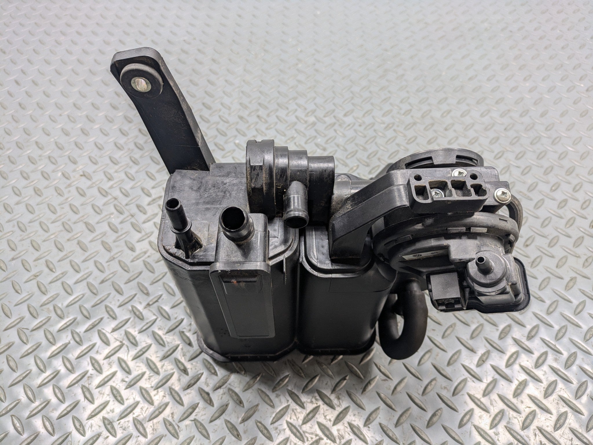 2008 - 2010 OEM PORSCHE CAYENNE FUEL EMISSION EVAPORATOR CHARCOAL CANISTER
