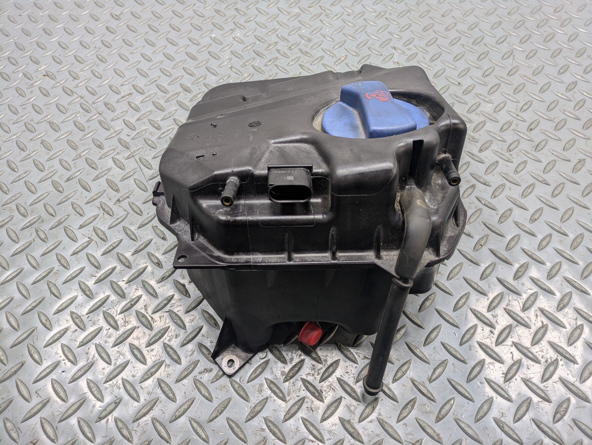 2008 - 2010 OEM PORSCHE CAYENNE ENGINE COOLANT RECOVERY BOTTLE TANK WITH CAP