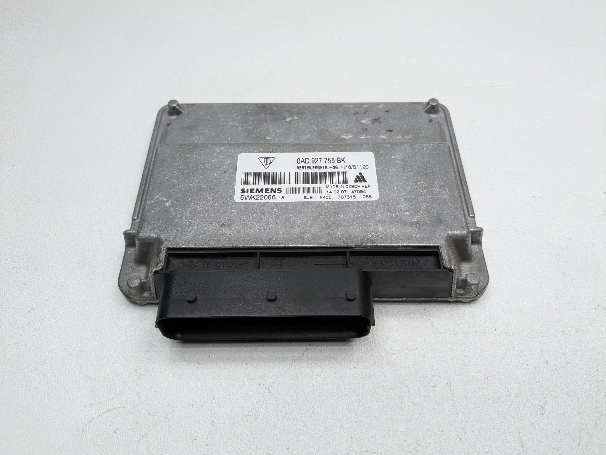 2008 - 2010 OEM PORSCHE CAYENNE INTEGRATED TRANSFER CASE CONTROL MODULE