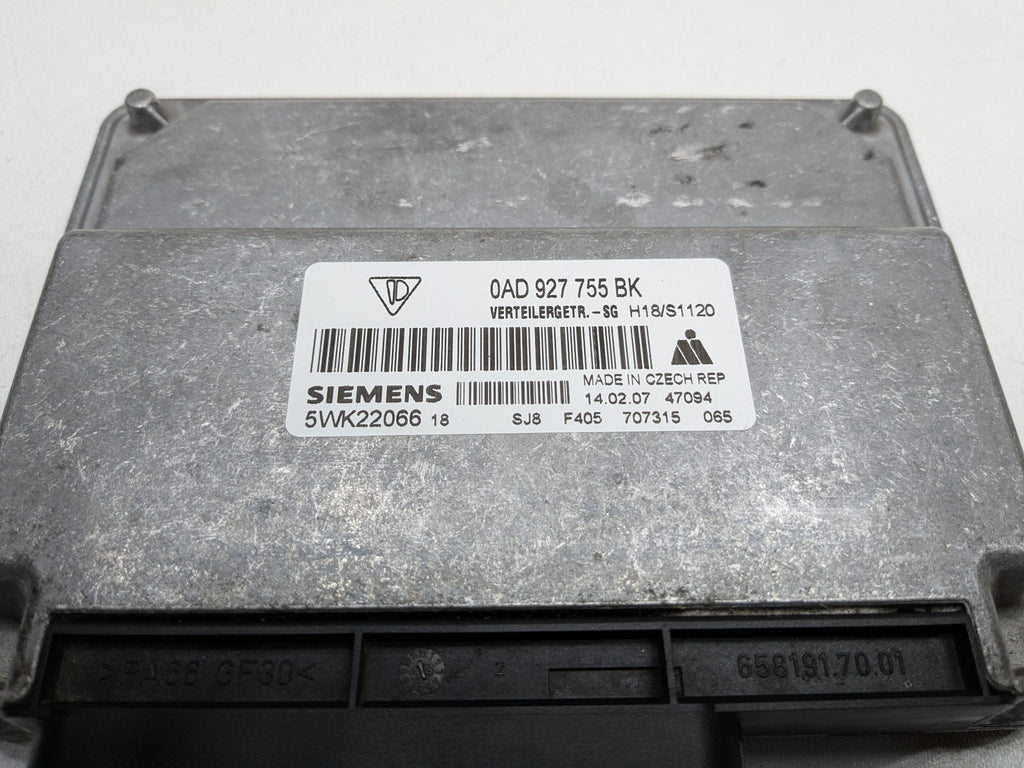 2008 - 2010 OEM PORSCHE CAYENNE INTEGRATED TRANSFER CASE CONTROL MODULE