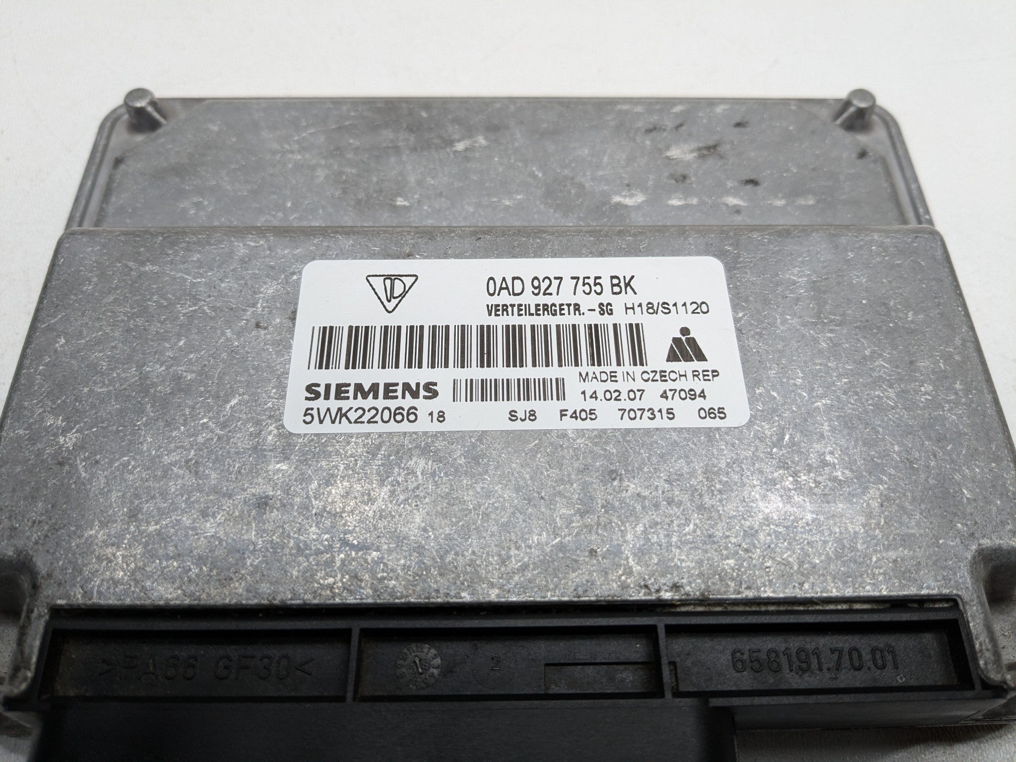 2008 - 2010 OEM PORSCHE CAYENNE INTEGRATED TRANSFER CASE CONTROL MODULE