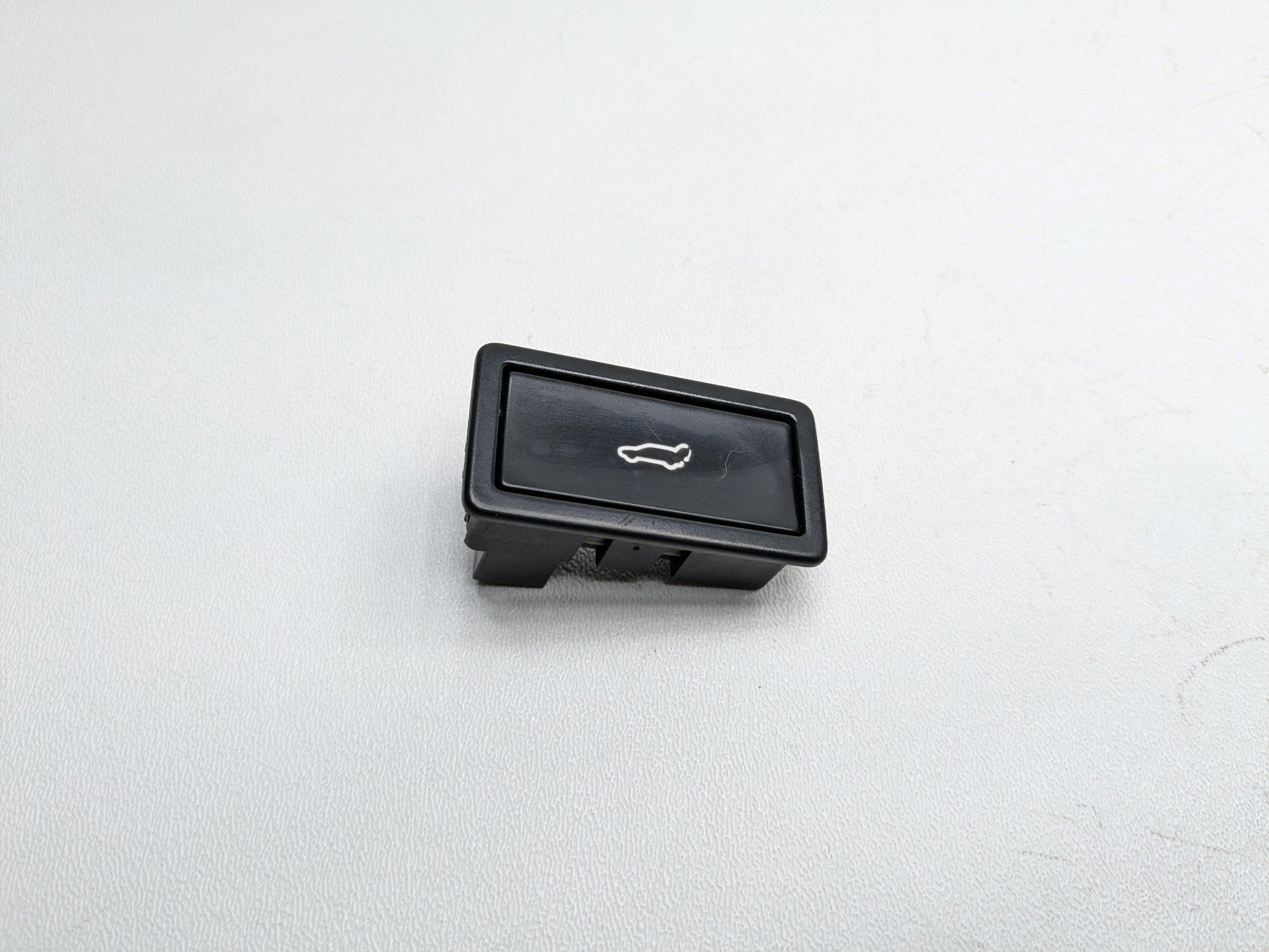 2008 - 2010 OEM PORSCHE CAYENNE REAR TAILGATE OPENING CLOSING SWITCH BUTTON