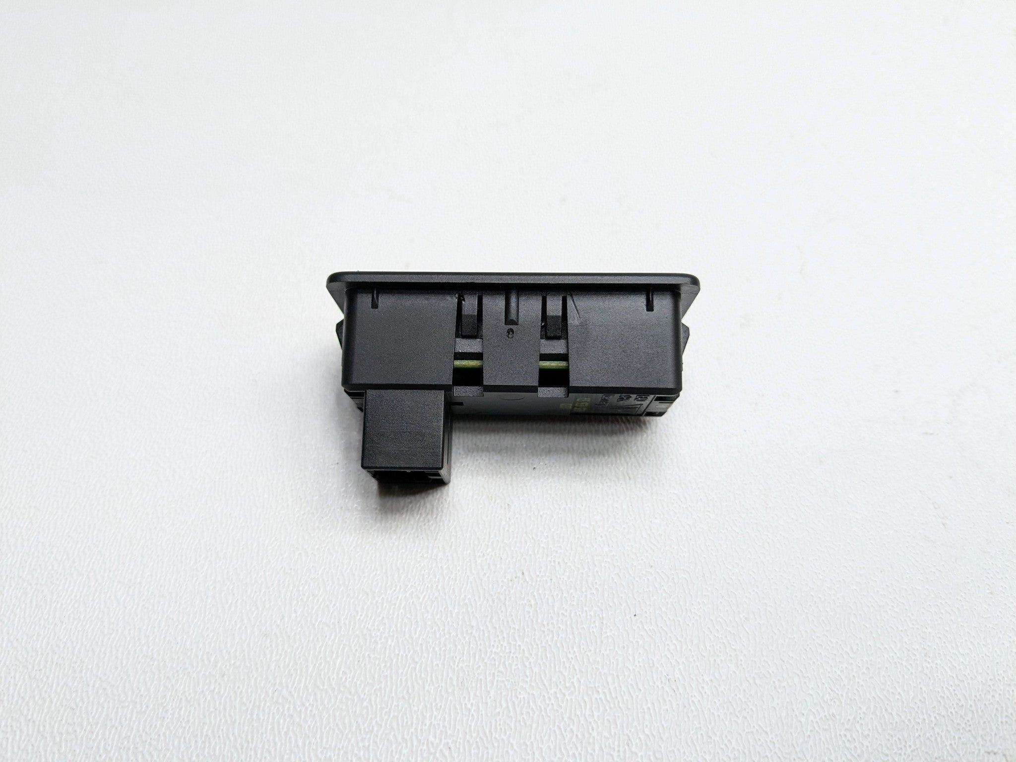 2008 - 2010 OEM PORSCHE CAYENNE REAR TAILGATE OPENING CLOSING SWITCH BUTTON