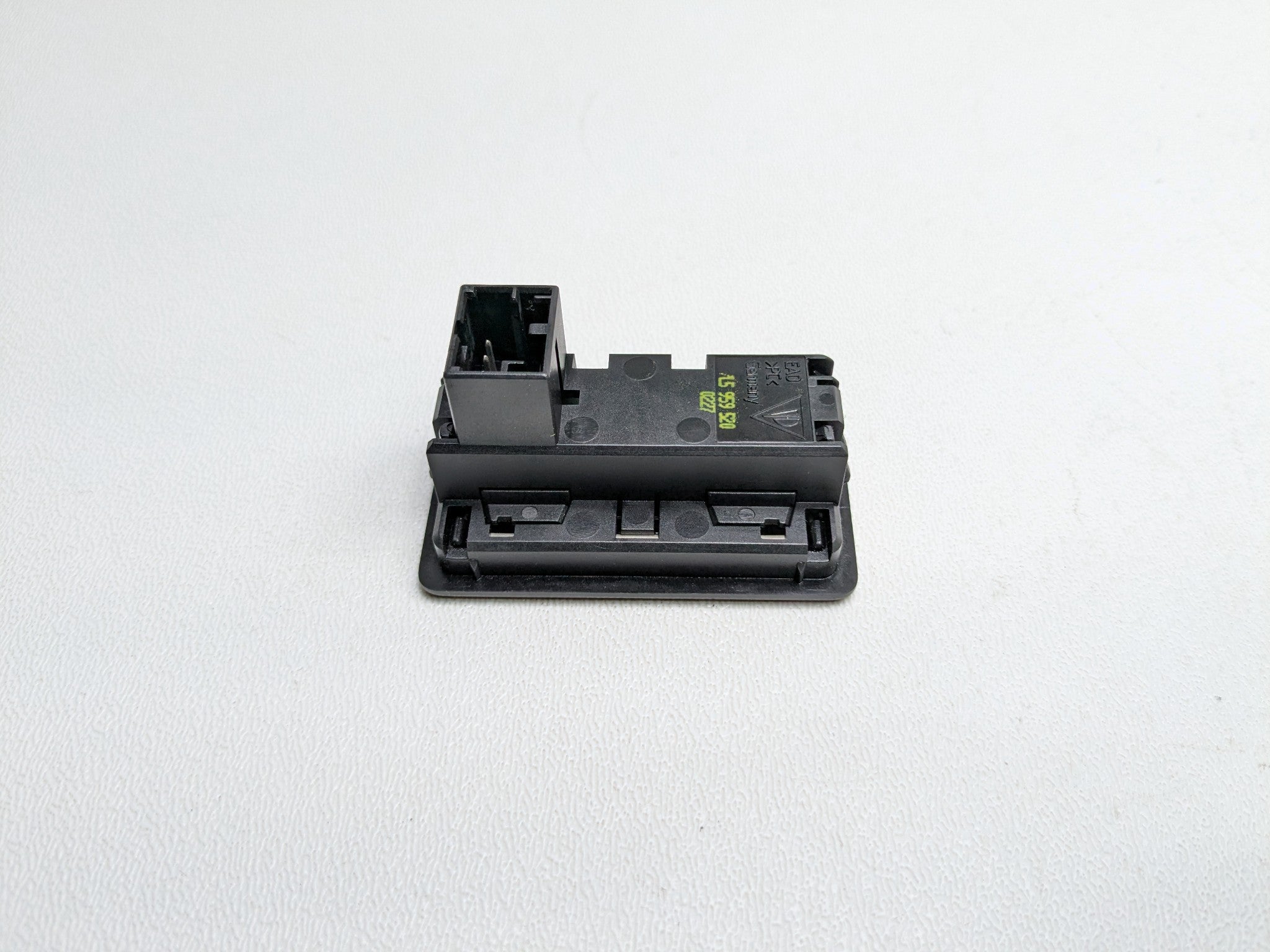 2008 - 2010 OEM PORSCHE CAYENNE REAR TAILGATE OPENING CLOSING SWITCH BUTTON