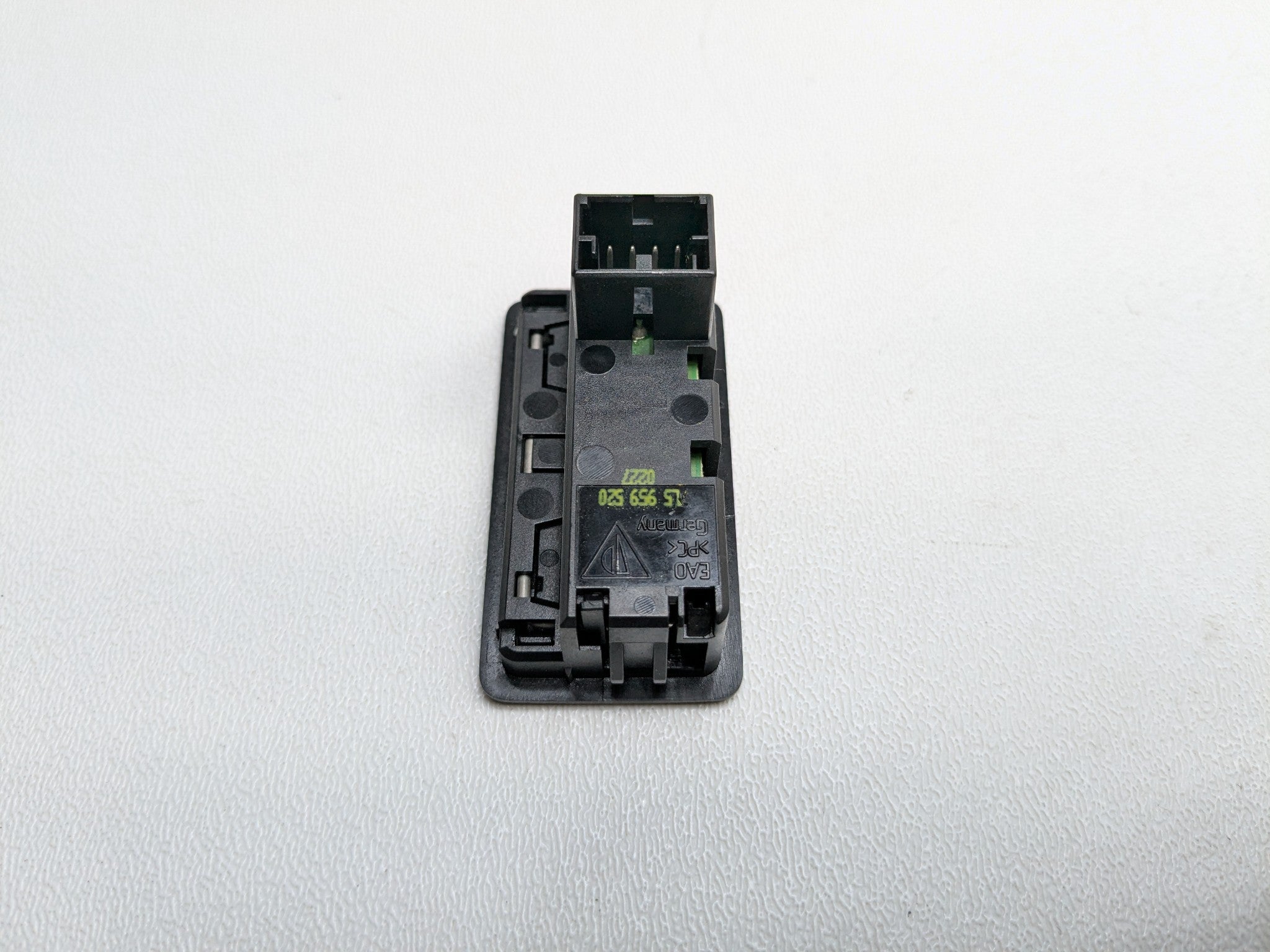 2008 - 2010 OEM PORSCHE CAYENNE REAR TAILGATE OPENING CLOSING SWITCH BUTTON