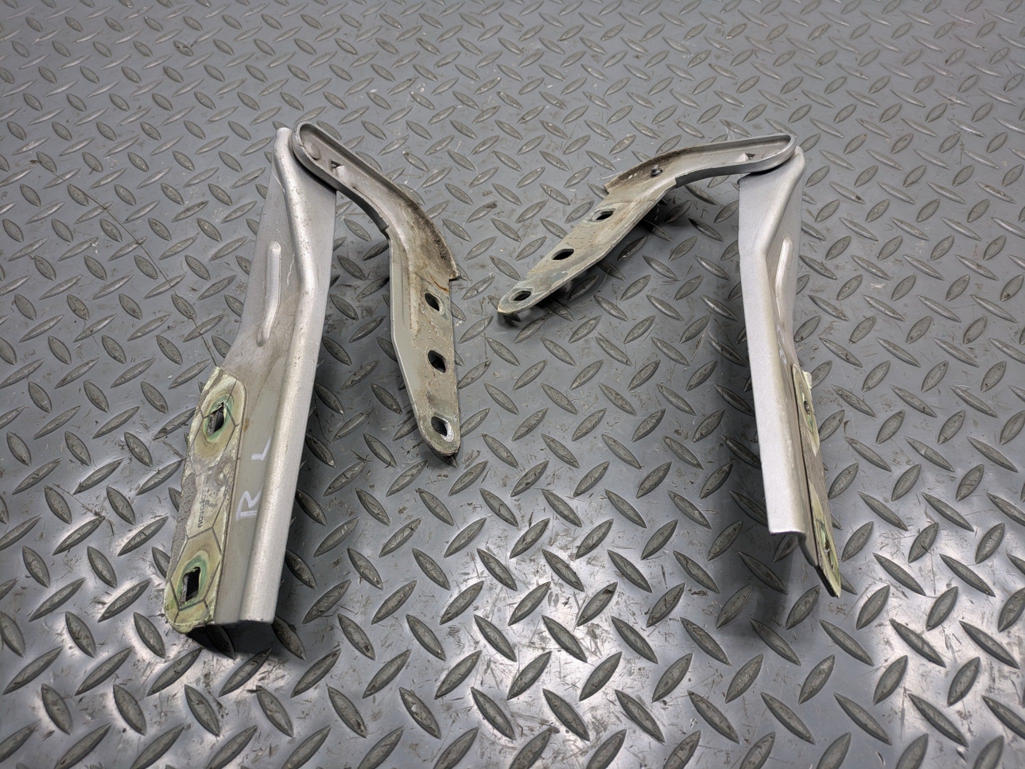 2008 - 2010 OEM PORSCHE CAYENNE FRONT LEFT AND RIGHT SIDE HOOD HINGE SET OF 2