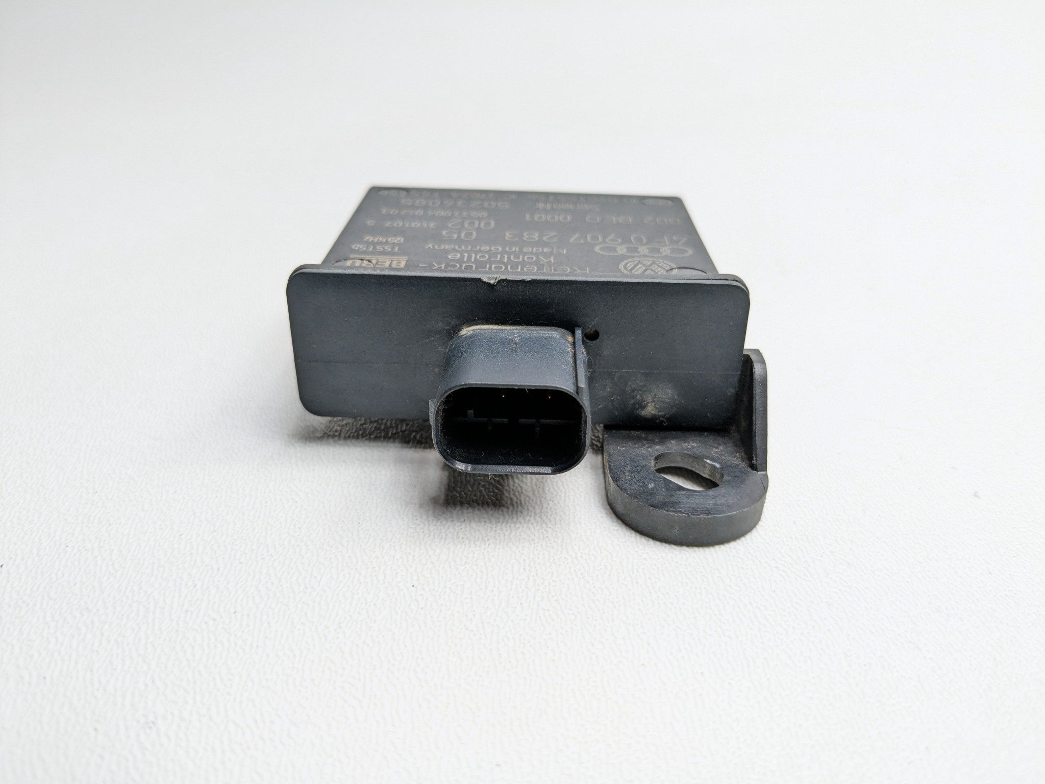 2008 - 2010 OEM PORSCHE CAYENNE TIRE PRESSURE MONITOR CONTROL MODULE UNIT