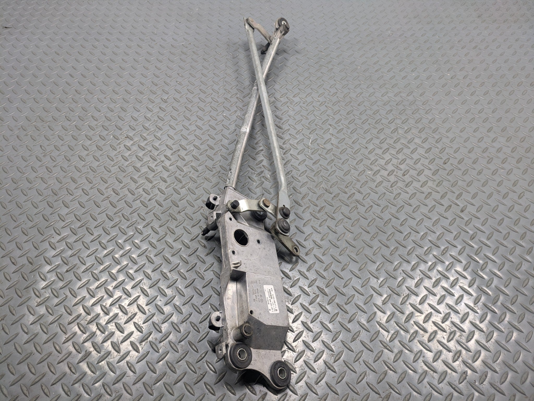 2008 - 2010 OEM PORSCHE CAYENNE FRONT WINDSHIELD WIPER TRANSMISSION LINKAGE