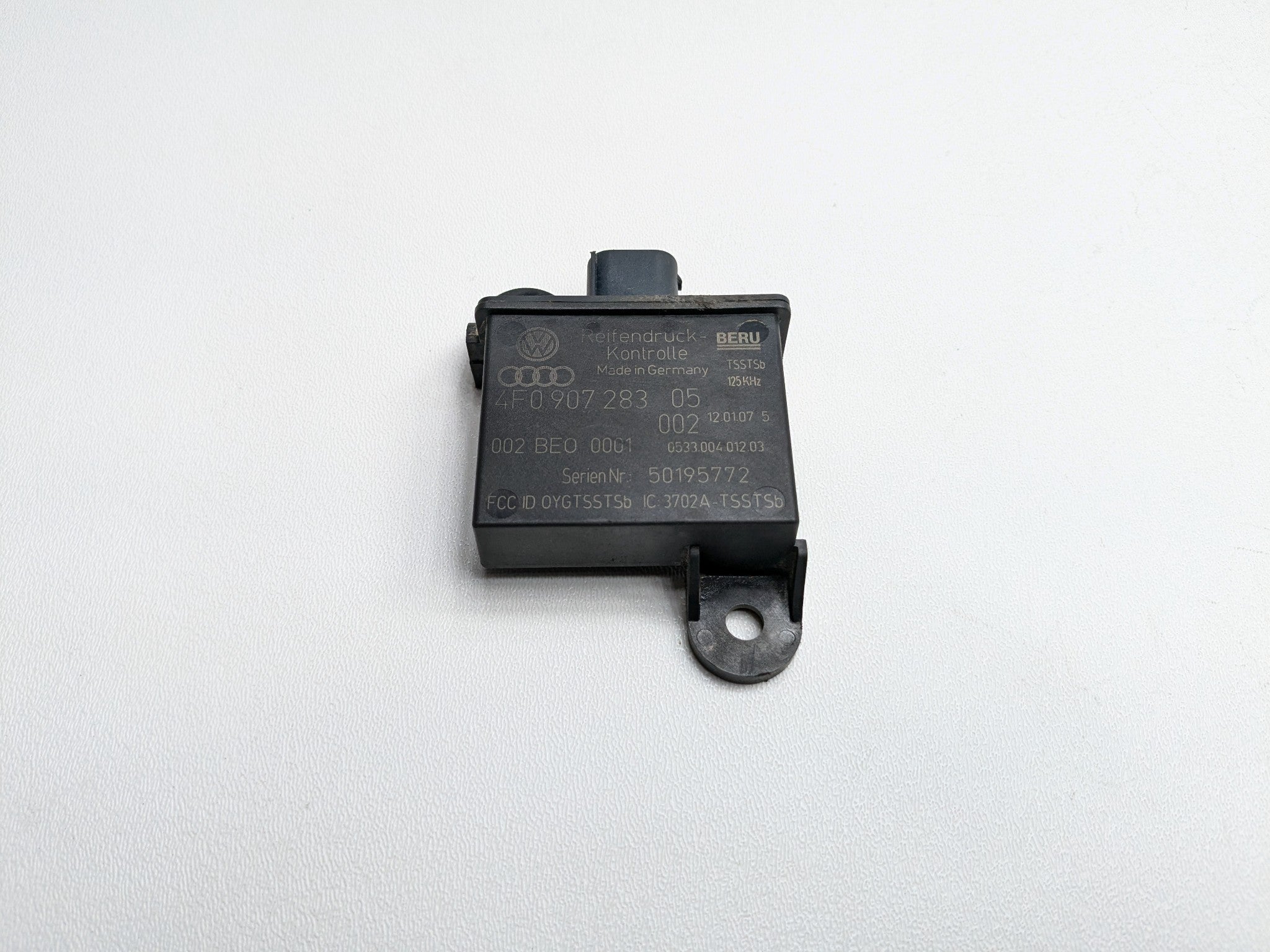2008 - 2010 OEM PORSCHE CAYENNE TIRE PRESSURE MONITORING SENSOR MODULE UNIT