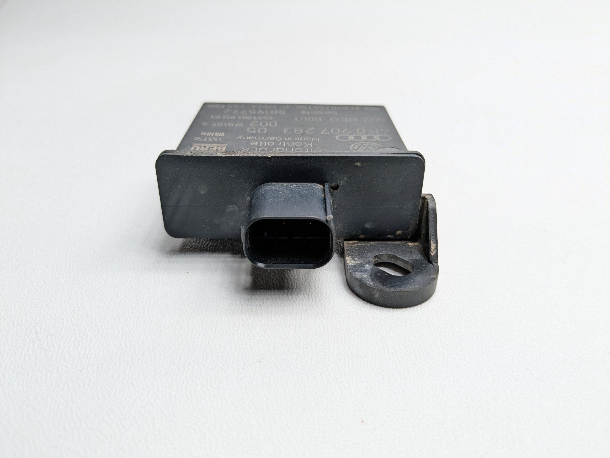 2008 - 2010 OEM PORSCHE CAYENNE TIRE PRESSURE MONITORING SENSOR MODULE UNIT