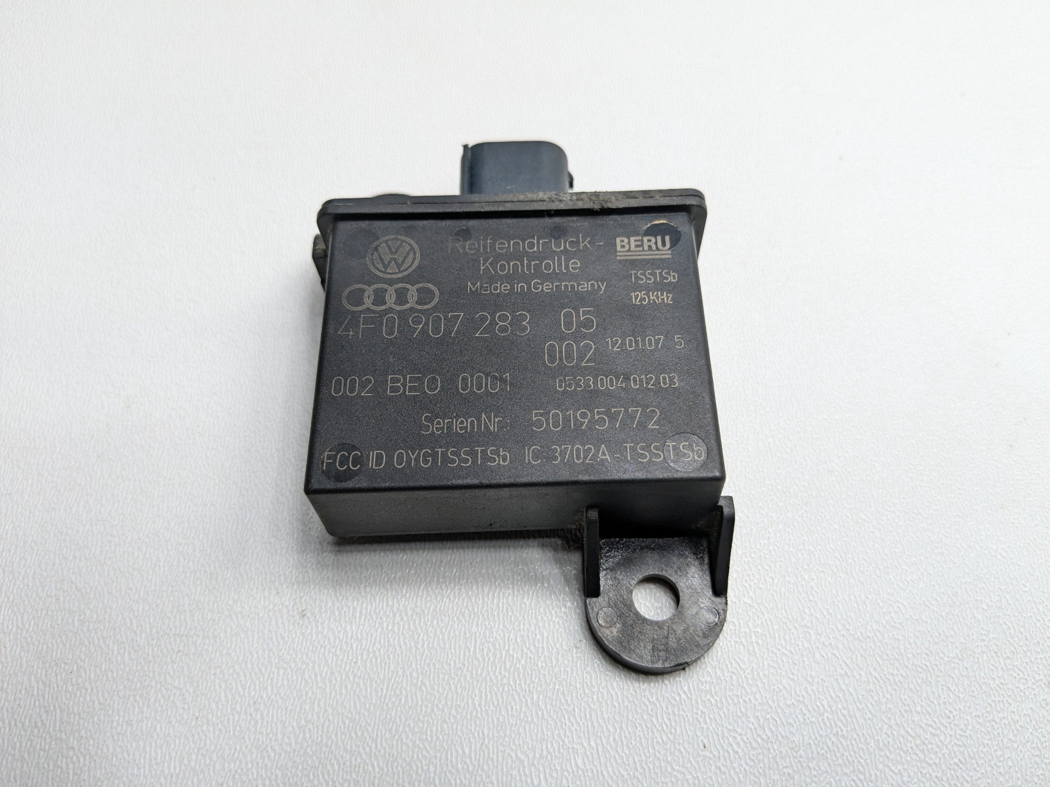 2008 - 2010 OEM PORSCHE CAYENNE TIRE PRESSURE MONITORING SENSOR MODULE UNIT