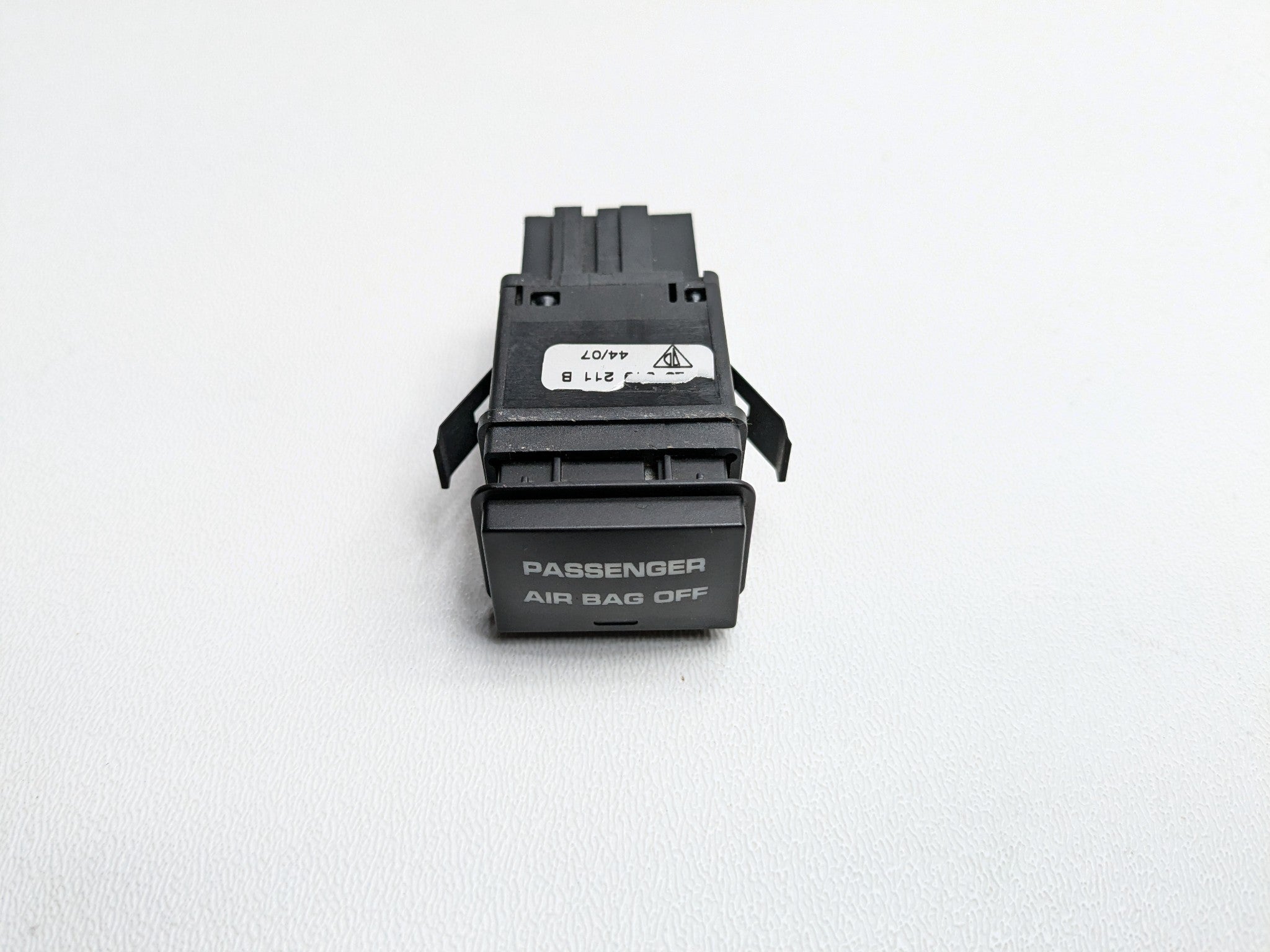 2008 - 2010 OEM PORSCHE CAYENNE PASSENGER AIR BAG OFF SWITCH INDICATOR BUTTON